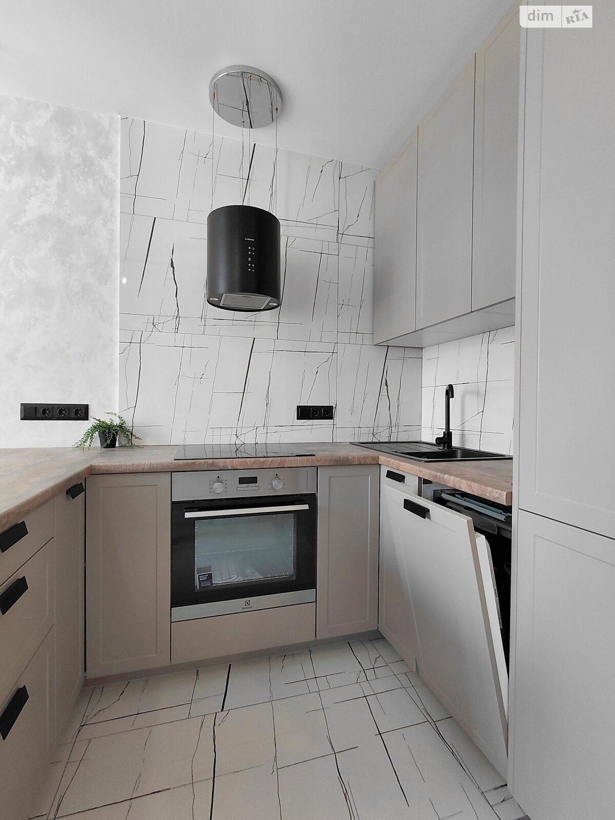 Продажа однокомнатной квартиры в Киеве, на ул. Ивана Выговского 44, район Подольский фото 1