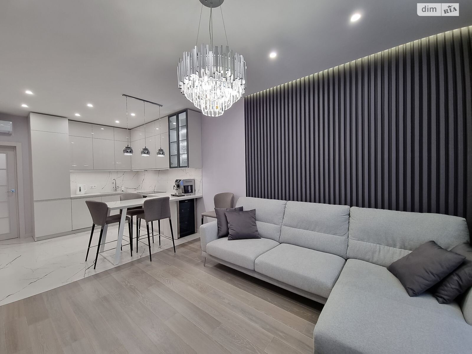 Продажа двухкомнатной квартиры в Киеве, на ул. Набережно-Рыбальская дорога 3, район Подольский фото 1