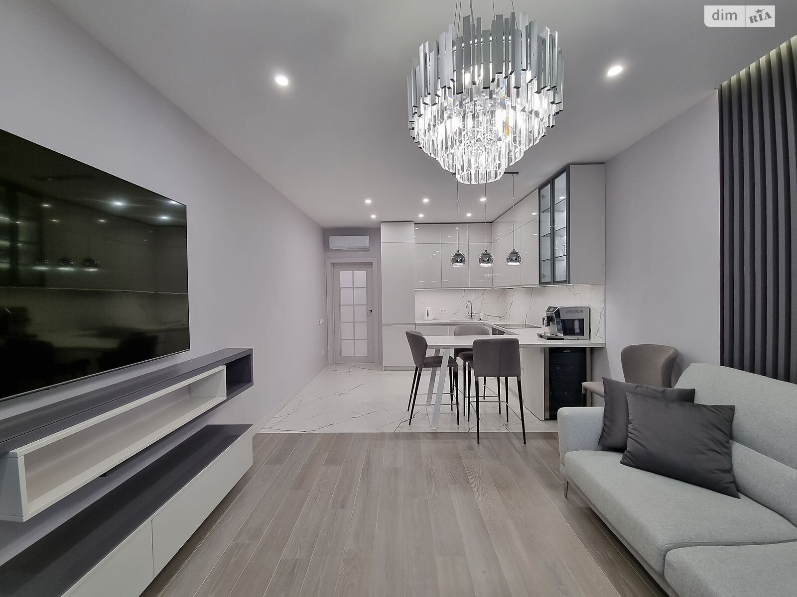 Продажа двухкомнатной квартиры в Киеве, на ул. Набережно-Рыбальская дорога 3, район Подольский фото 1