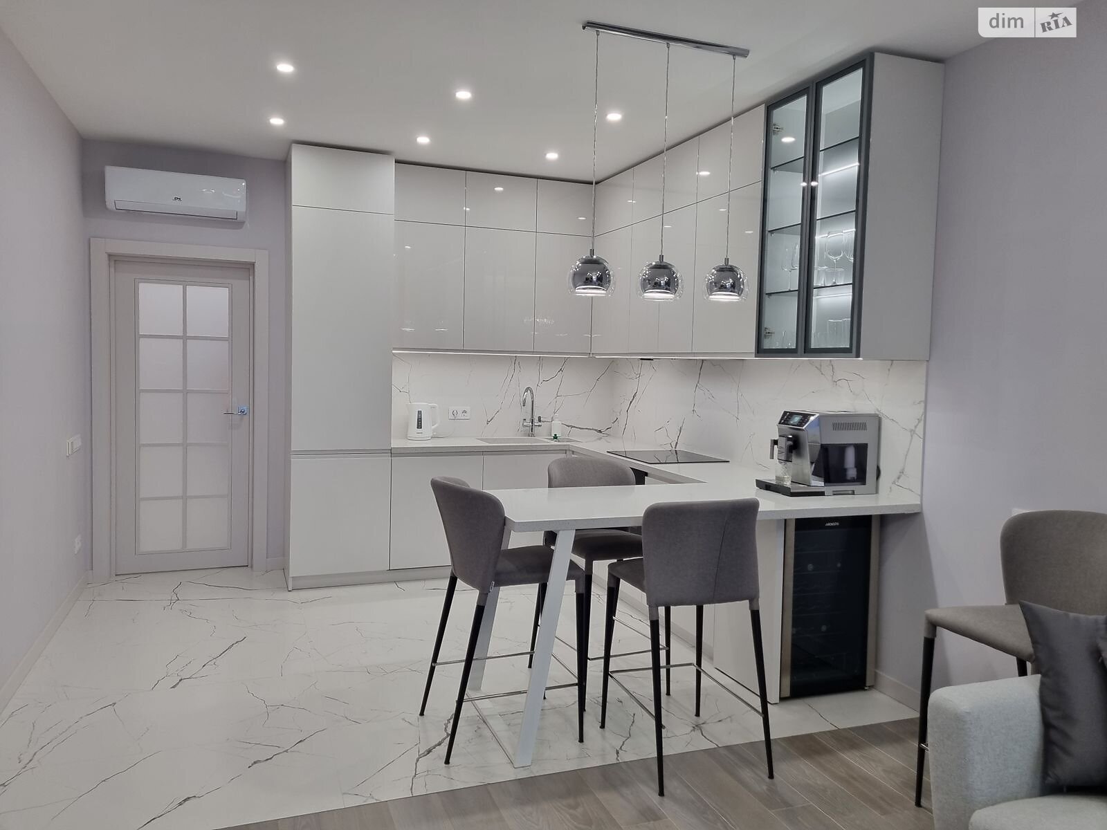 Продажа двухкомнатной квартиры в Киеве, на ул. Набережно-Рыбальская дорога 3, район Подольский фото 1