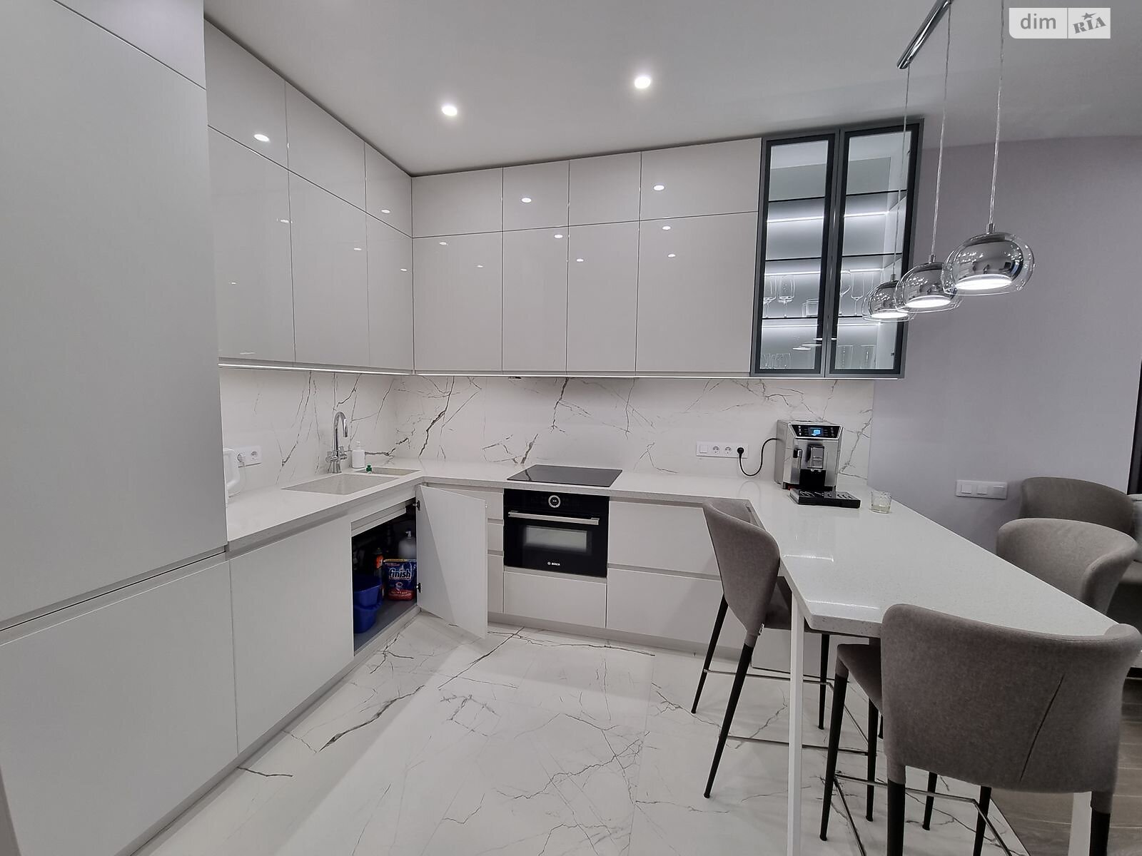 Продажа двухкомнатной квартиры в Киеве, на ул. Набережно-Рыбальская дорога 3, район Подольский фото 1