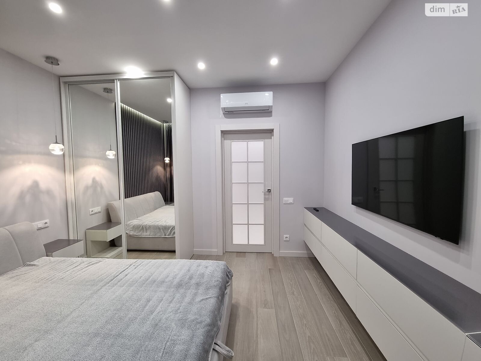 Продажа двухкомнатной квартиры в Киеве, на ул. Набережно-Рыбальская дорога 3, район Подольский фото 1