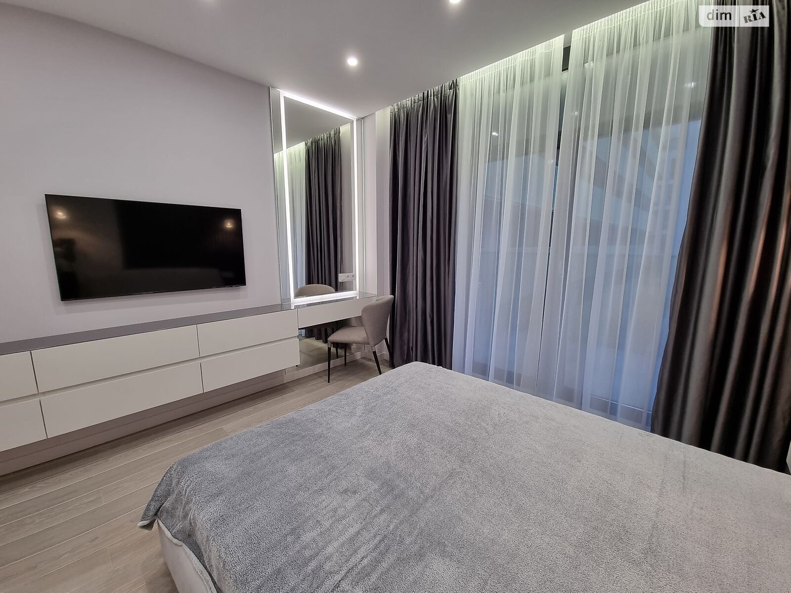 Продажа двухкомнатной квартиры в Киеве, на ул. Набережно-Рыбальская дорога 3, район Подольский фото 1