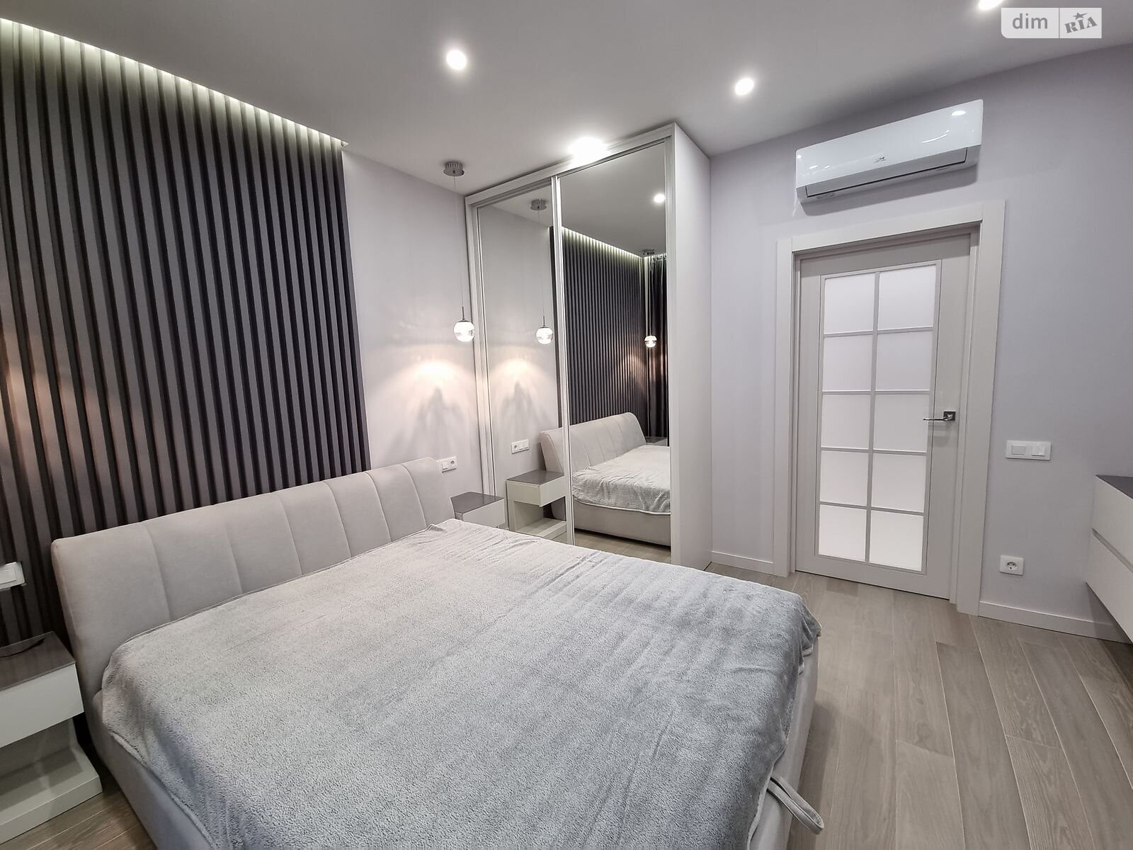 Продажа двухкомнатной квартиры в Киеве, на ул. Набережно-Рыбальская дорога 3, район Подольский фото 1