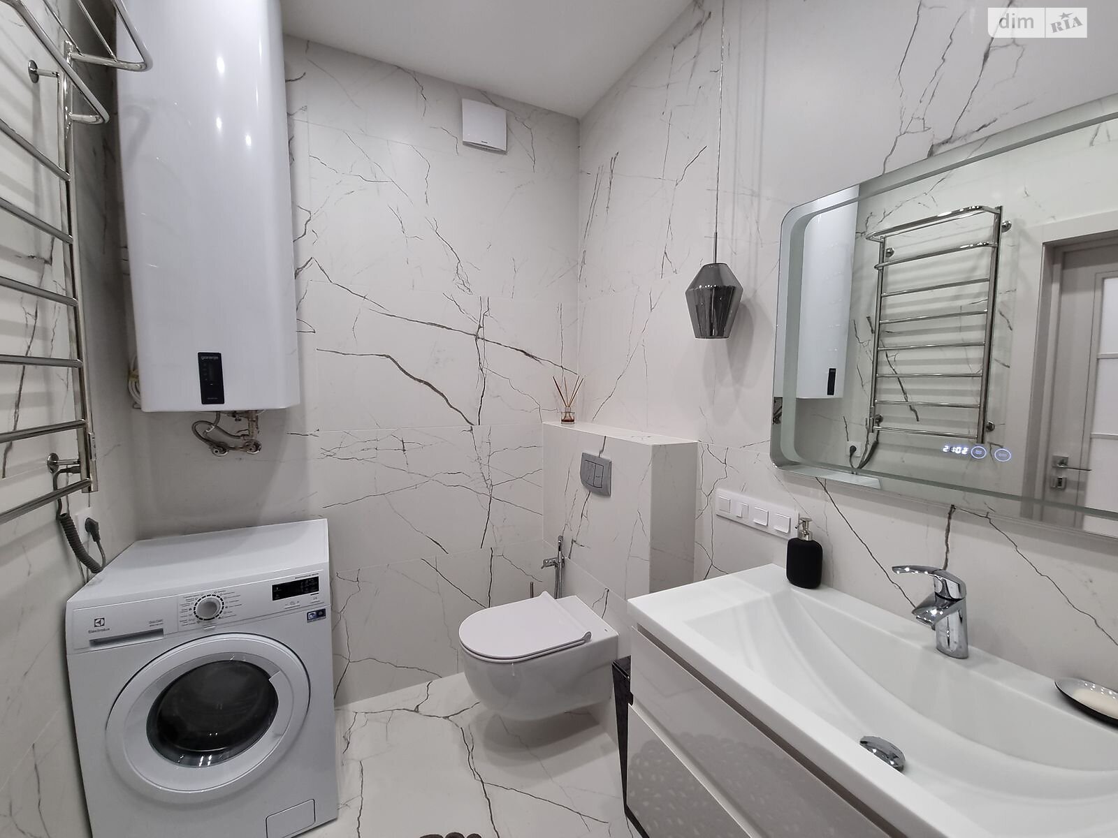 Продажа двухкомнатной квартиры в Киеве, на ул. Набережно-Рыбальская дорога 3, район Подольский фото 1