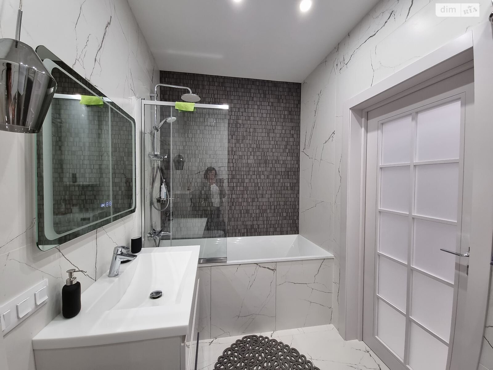 Продажа двухкомнатной квартиры в Киеве, на ул. Набережно-Рыбальская дорога 3, район Подольский фото 1