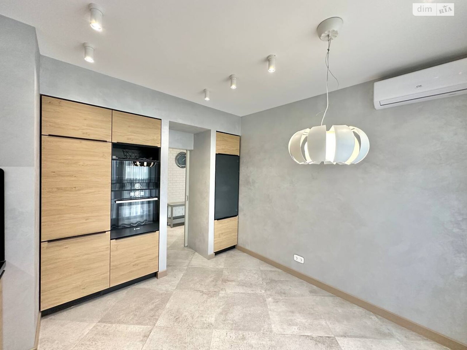 Продажа трехкомнатной квартиры в Киеве, на ул. Набережно-Рыбальская дорога 3, район Подольский фото 1