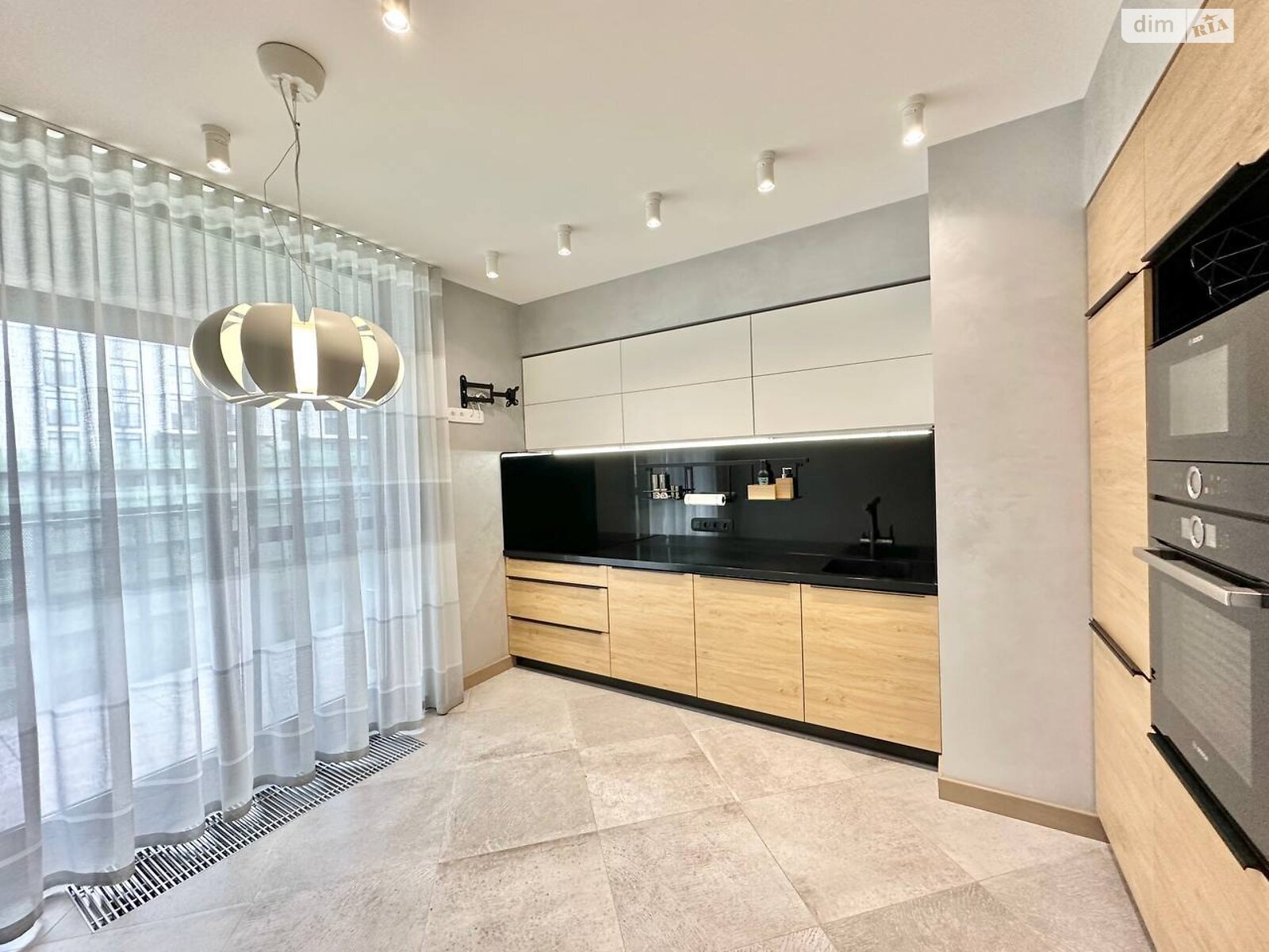 Продажа трехкомнатной квартиры в Киеве, на ул. Набережно-Рыбальская дорога 3, район Подольский фото 1