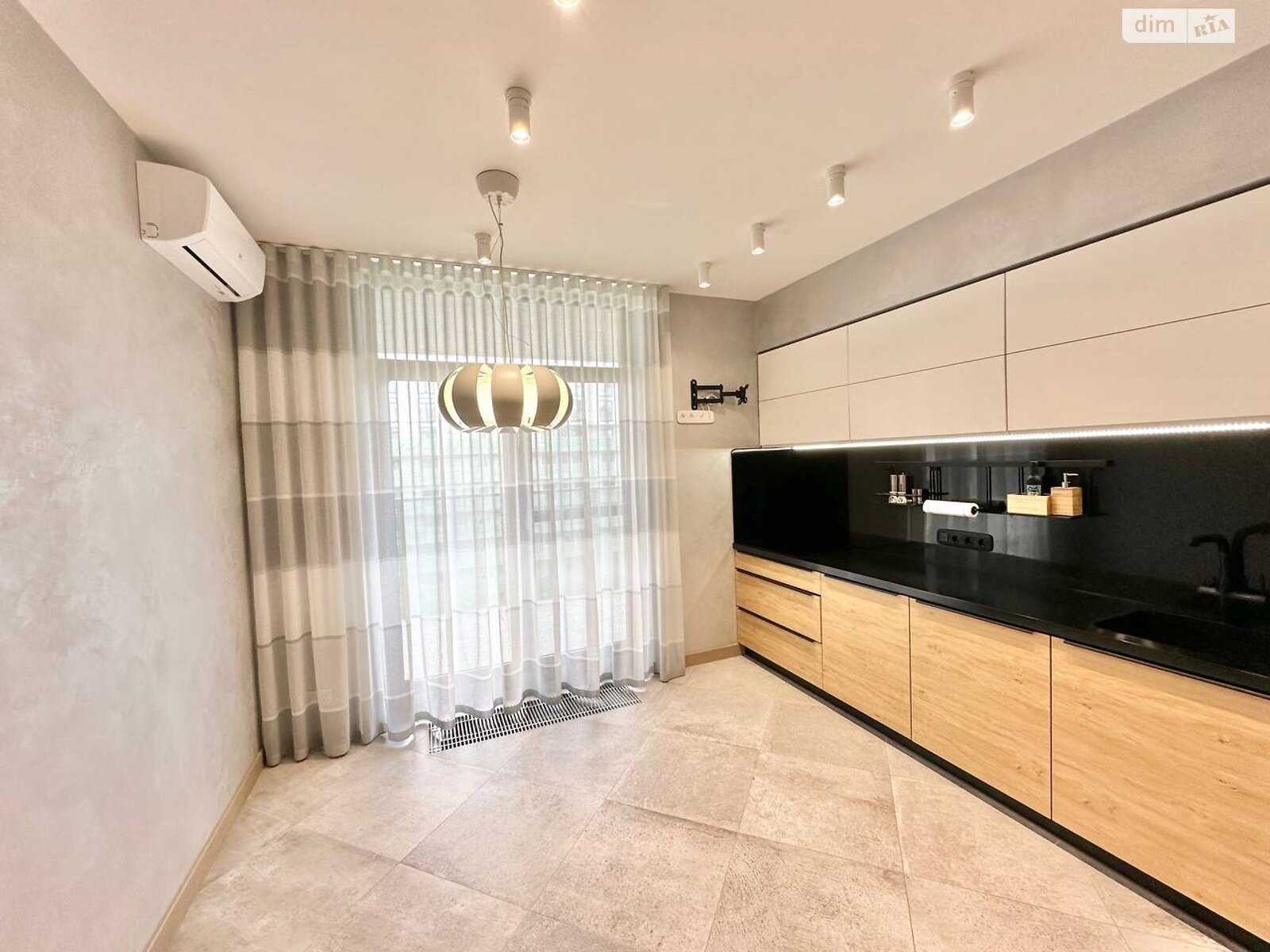 Продажа трехкомнатной квартиры в Киеве, на ул. Набережно-Рыбальская дорога 3, район Подольский фото 1