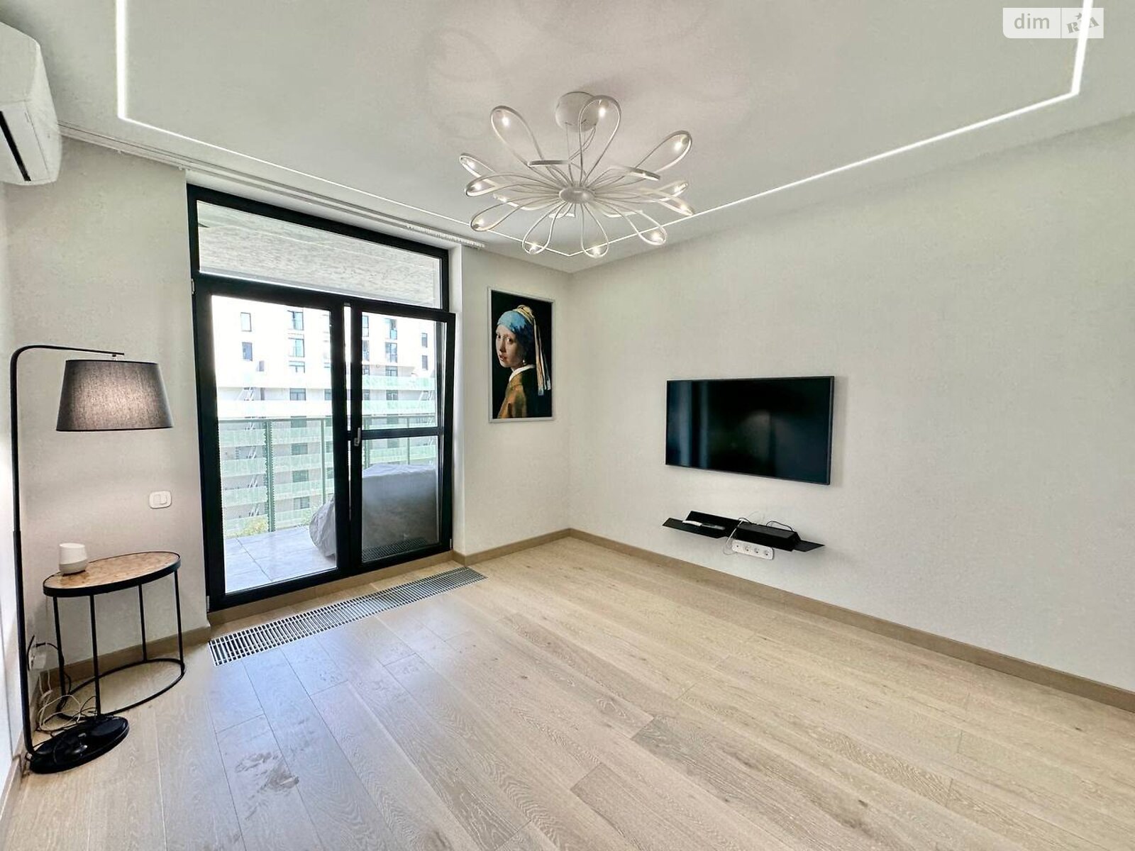 Продажа трехкомнатной квартиры в Киеве, на ул. Набережно-Рыбальская дорога 3, район Подольский фото 1