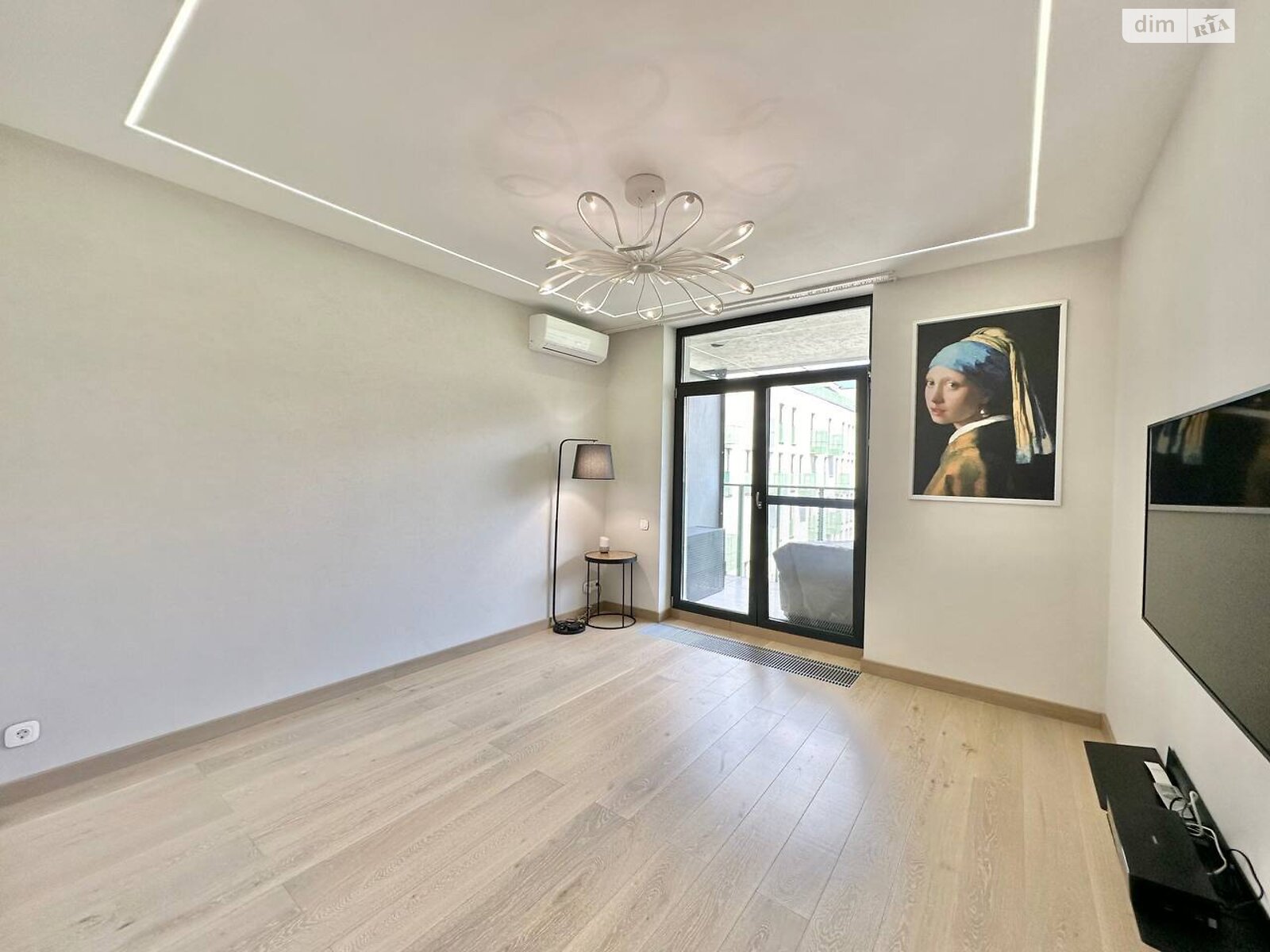 Продажа трехкомнатной квартиры в Киеве, на ул. Набережно-Рыбальская дорога 3, район Подольский фото 1