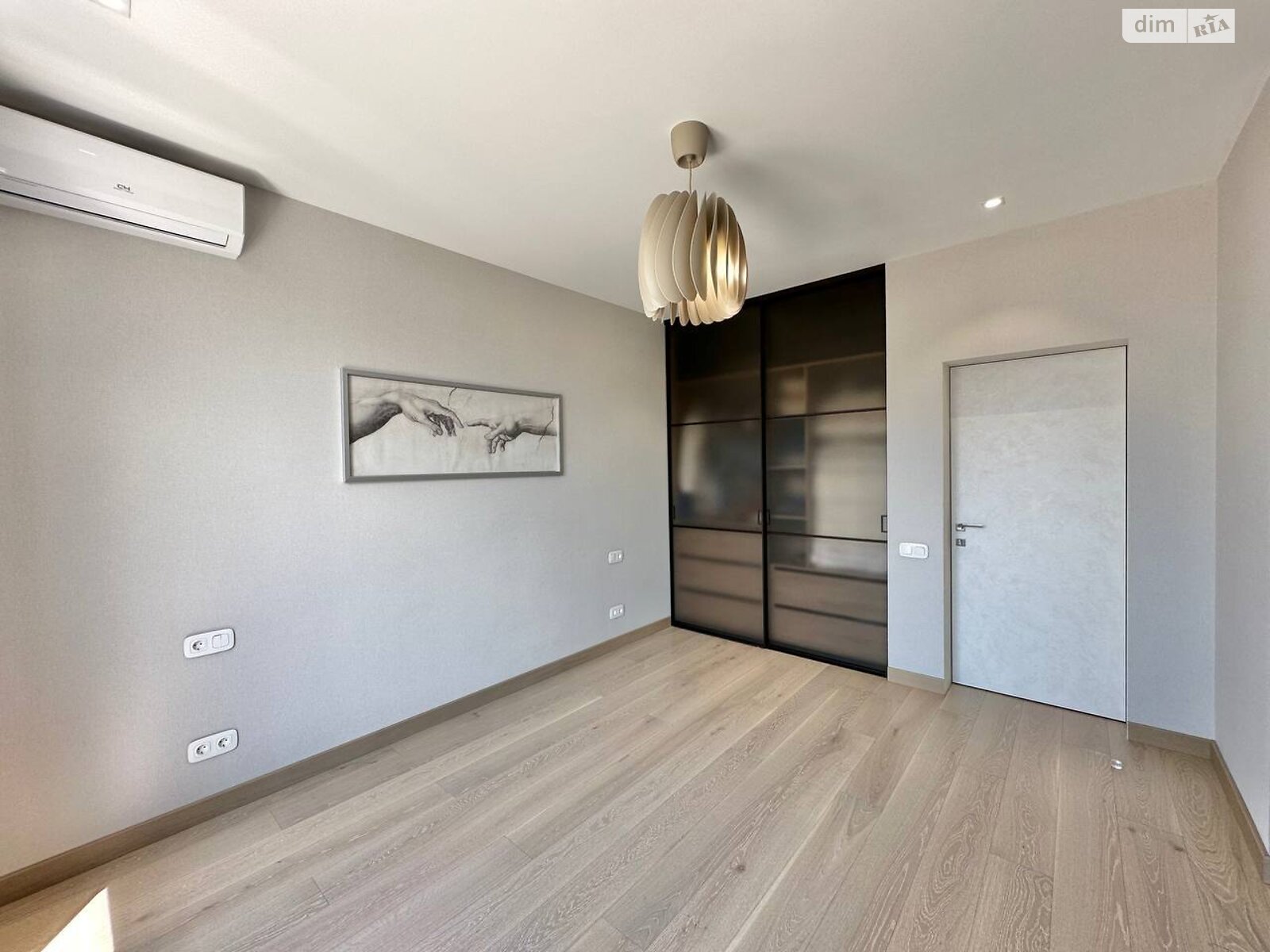 Продажа трехкомнатной квартиры в Киеве, на ул. Набережно-Рыбальская дорога 3, район Подольский фото 1