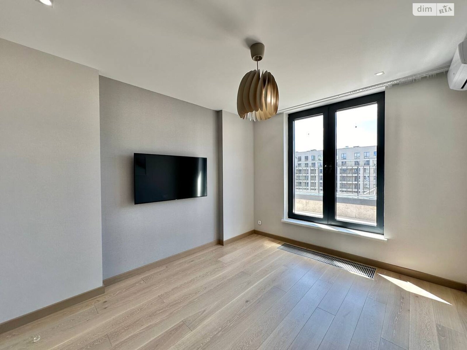 Продажа трехкомнатной квартиры в Киеве, на ул. Набережно-Рыбальская дорога 3, район Подольский фото 1