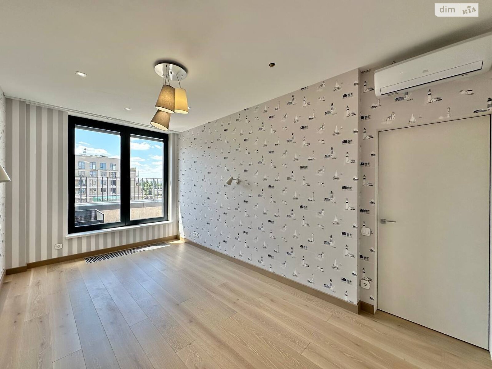 Продажа трехкомнатной квартиры в Киеве, на ул. Набережно-Рыбальская дорога 3, район Подольский фото 1