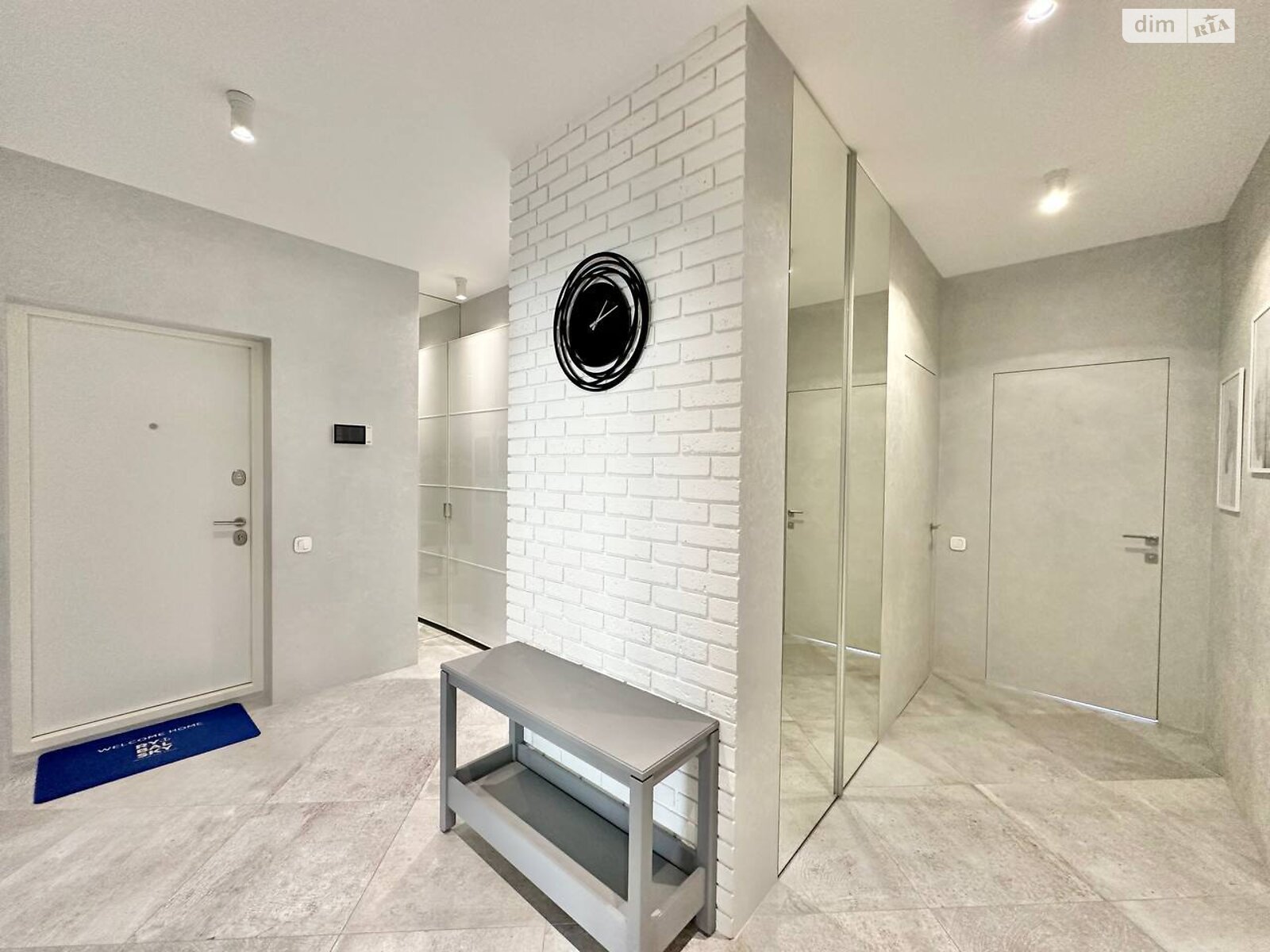 Продажа трехкомнатной квартиры в Киеве, на ул. Набережно-Рыбальская дорога 3, район Подольский фото 1