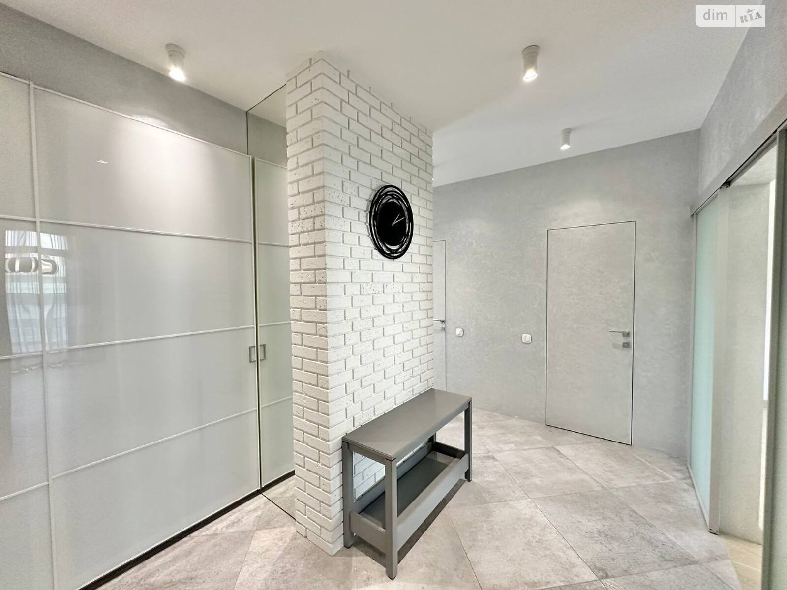 Продажа трехкомнатной квартиры в Киеве, на ул. Набережно-Рыбальская дорога 3, район Подольский фото 1