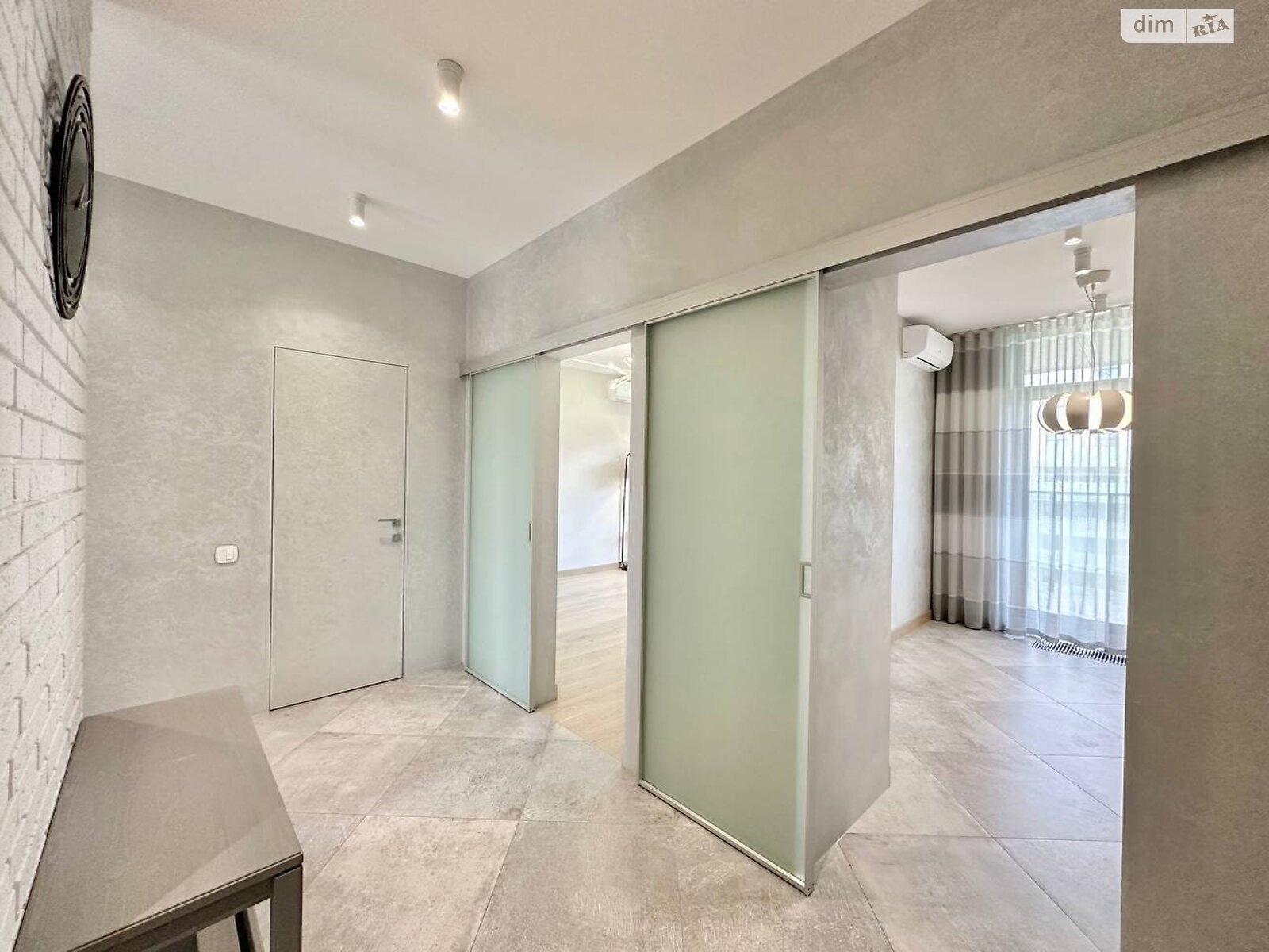 Продажа трехкомнатной квартиры в Киеве, на ул. Набережно-Рыбальская дорога 3, район Подольский фото 1