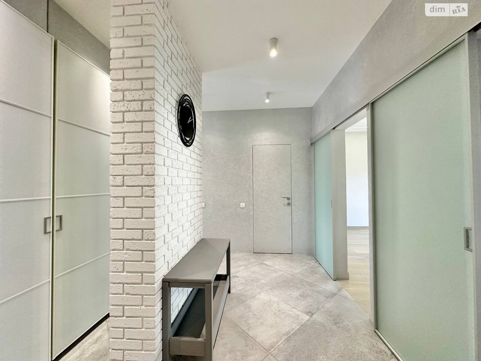 Продажа трехкомнатной квартиры в Киеве, на ул. Набережно-Рыбальская дорога 3, район Подольский фото 1