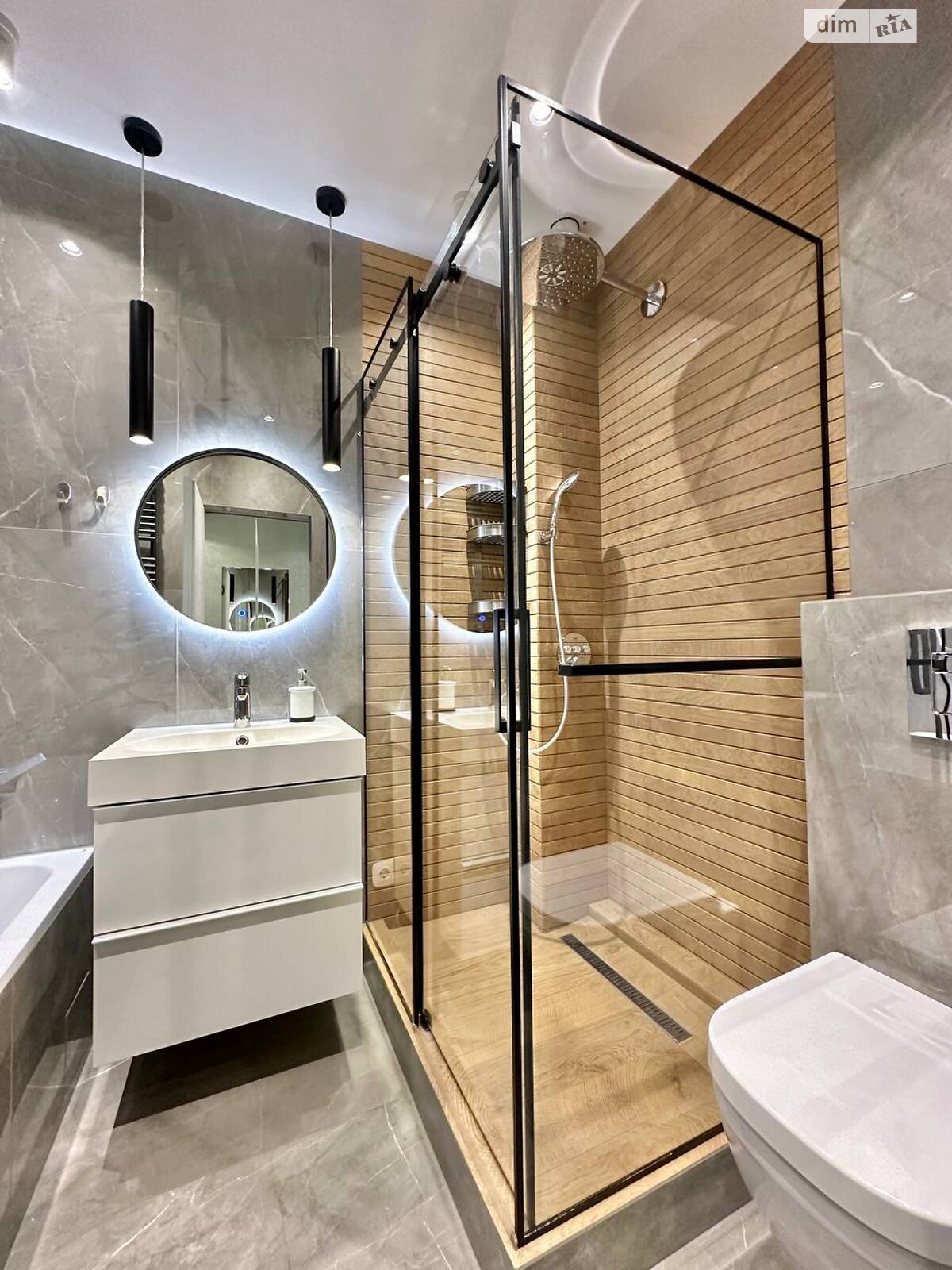 Продажа трехкомнатной квартиры в Киеве, на ул. Набережно-Рыбальская дорога 3, район Подольский фото 1