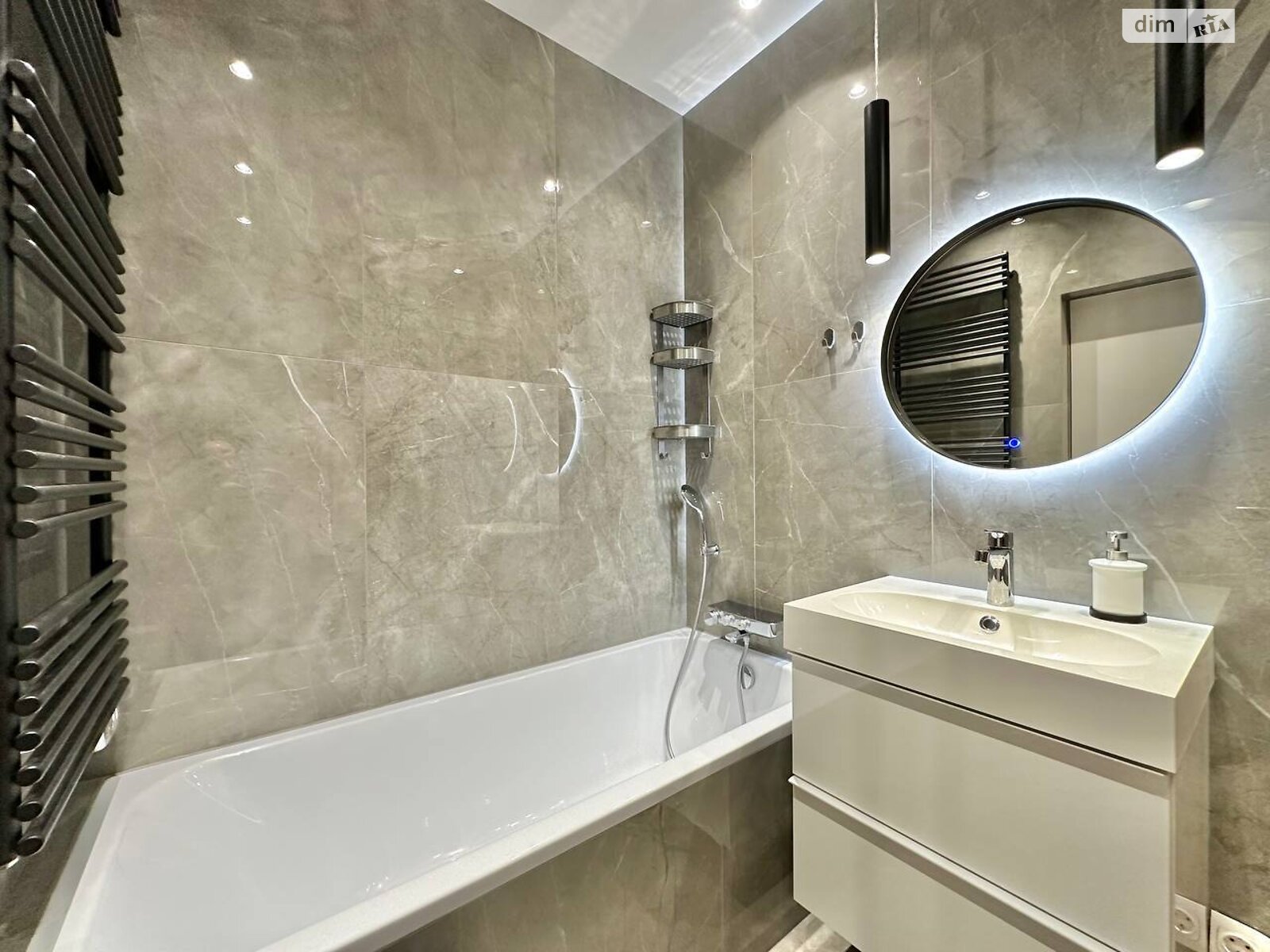 Продажа трехкомнатной квартиры в Киеве, на ул. Набережно-Рыбальская дорога 3, район Подольский фото 1