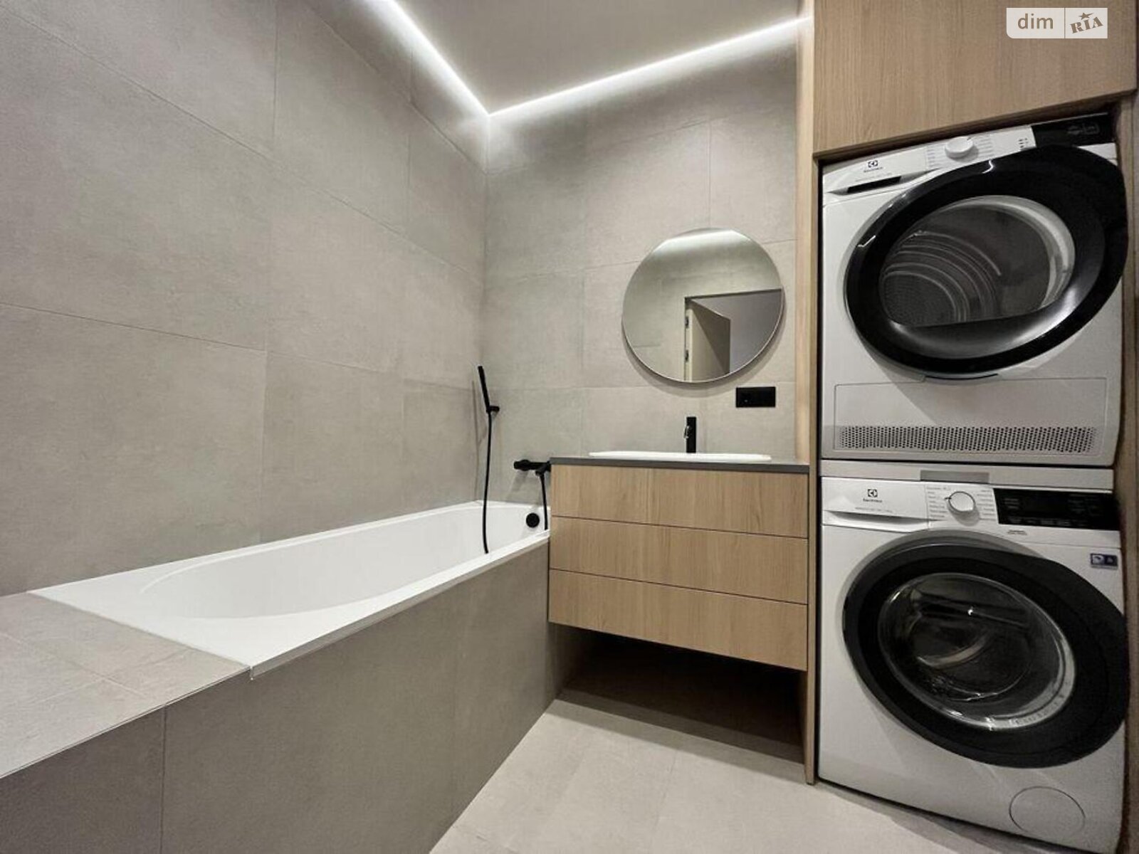 Продажа двухкомнатной квартиры в Киеве, на ул. Набережно-Рыбальская дорога 3, район Подольский фото 1