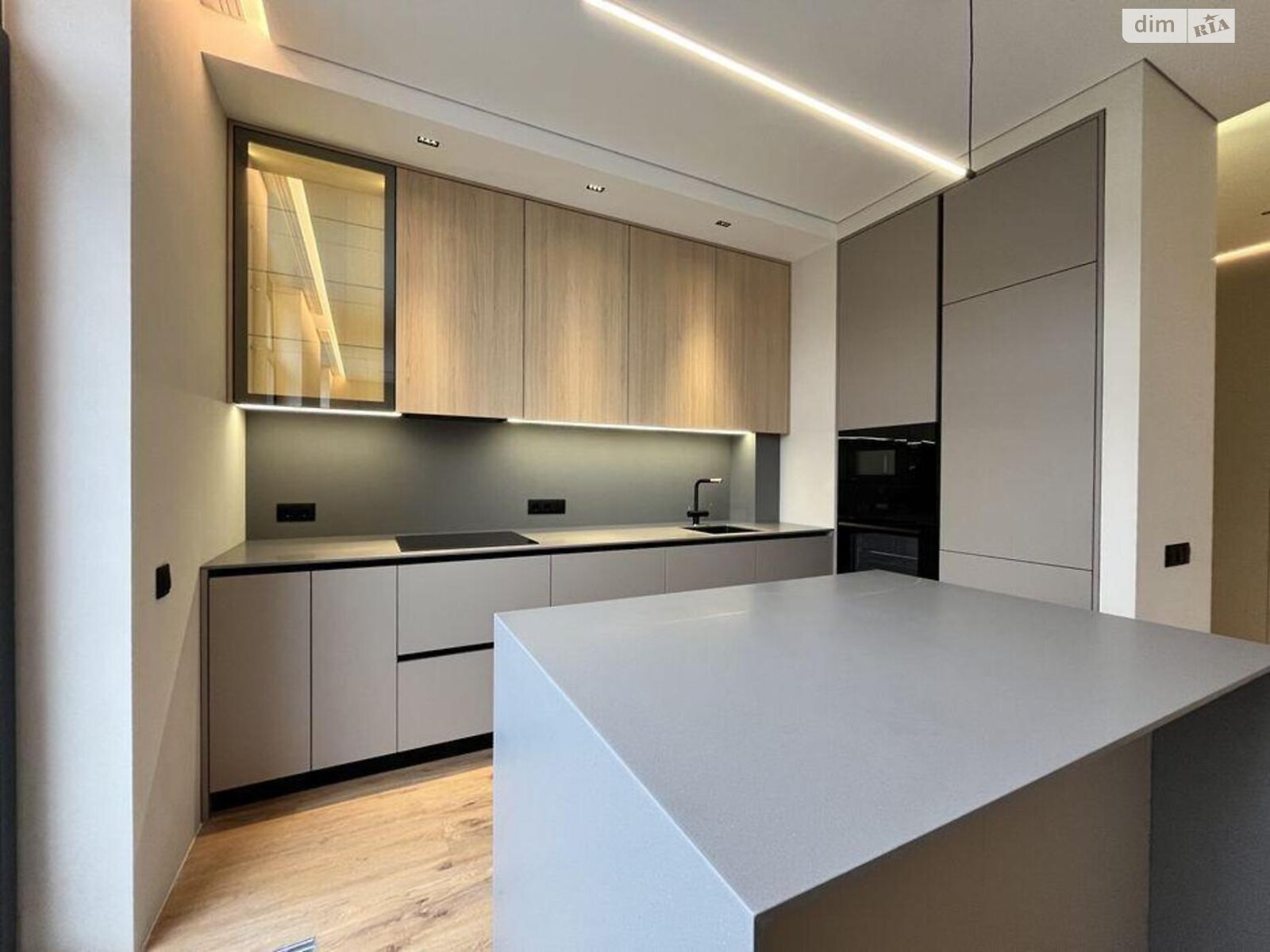 Продажа двухкомнатной квартиры в Киеве, на ул. Набережно-Рыбальская дорога 3, район Подольский фото 1