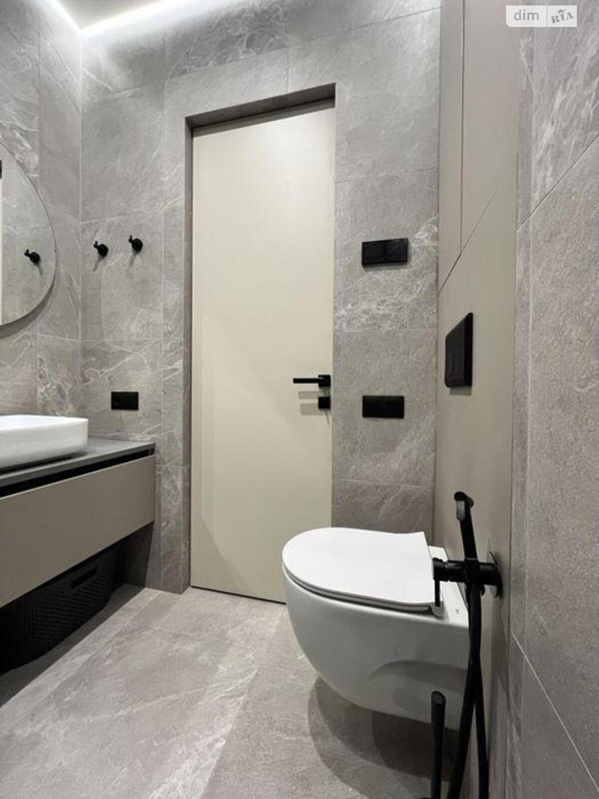 Продажа двухкомнатной квартиры в Киеве, на ул. Набережно-Рыбальская дорога 3, район Подольский фото 1