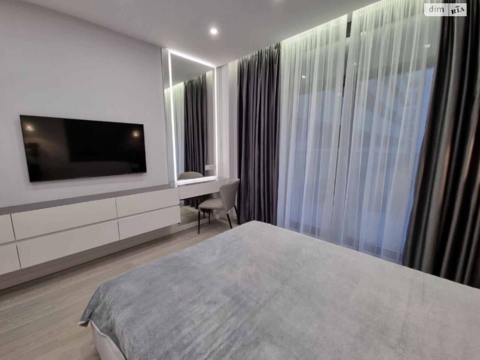 Продажа двухкомнатной квартиры в Киеве, на ул. Набережно-Рыбальская дорога 3, район Подольский фото 1