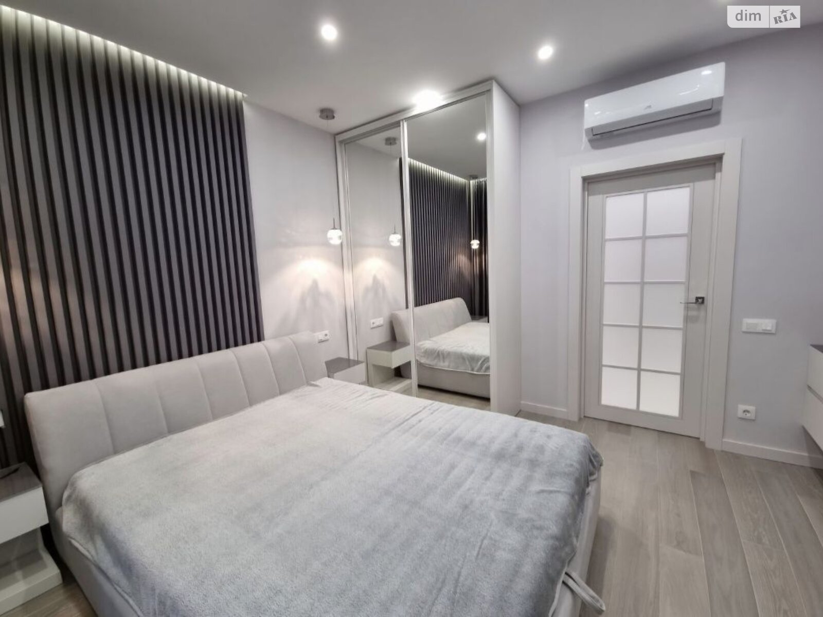 Продажа двухкомнатной квартиры в Киеве, на ул. Набережно-Рыбальская дорога 3, район Подольский фото 1