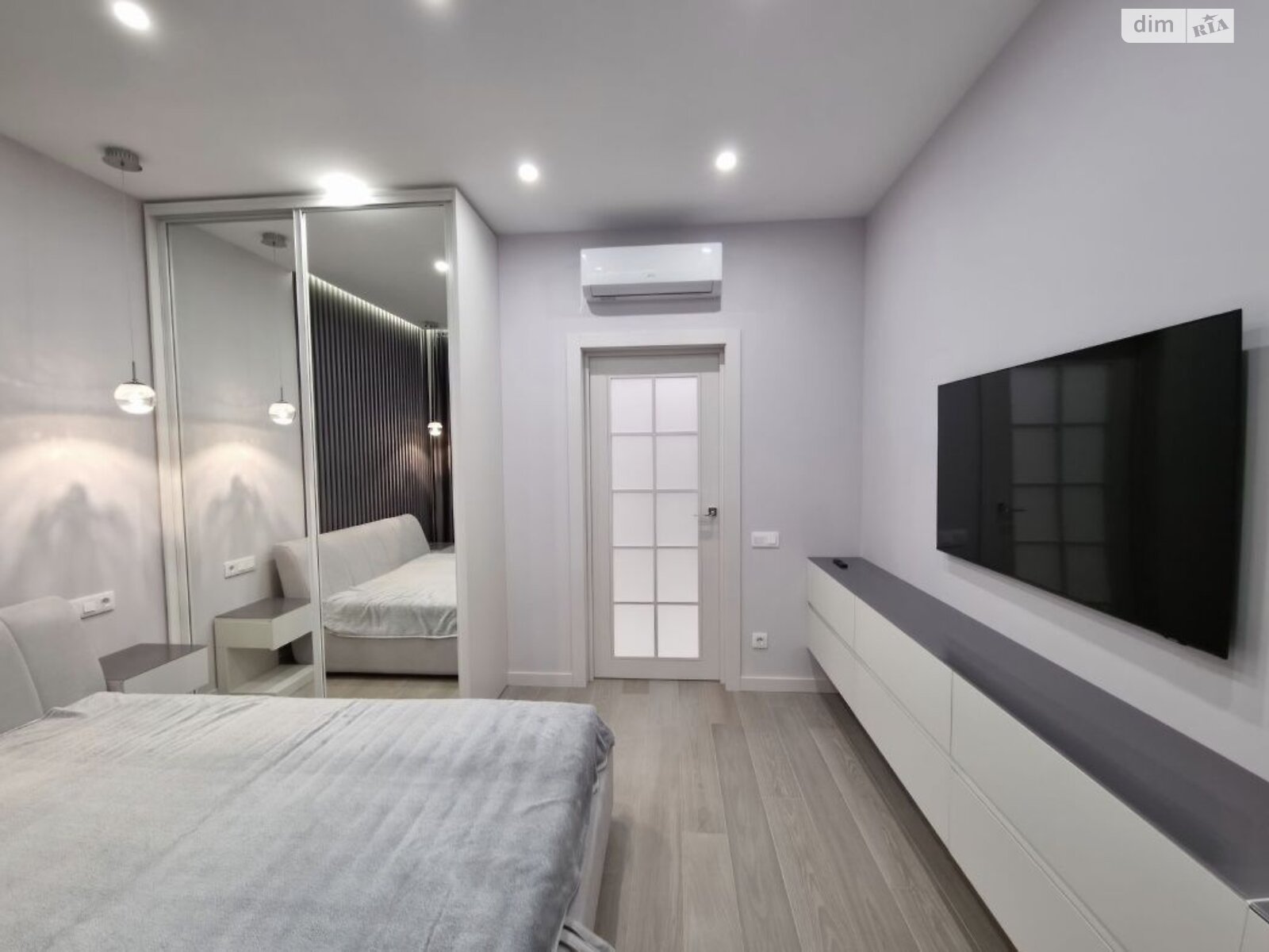 Продажа двухкомнатной квартиры в Киеве, на ул. Набережно-Рыбальская дорога 3, район Подольский фото 1