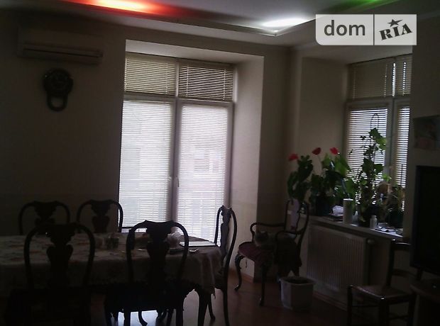 Продажа квартиры, 4 ком., Киев, р‑н. Подольский, ст.м. Контрактовая площадь, Почайнинская улица Продажа квартиры, 4 ком., Киев, р‑н. Подольский, ст.м. Контрактовая площадь, Почайнинская улица