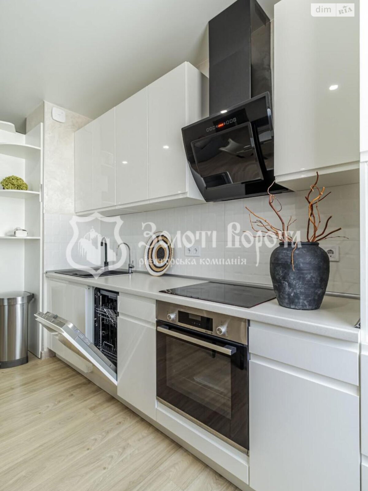 Продаж п`ятикімнатної квартири в Києві, на вул. Сергія Данченка 32Б, район Подільський фото 1 Продаж п`ятикімнатної квартири в Києві, на вул. Сергія Данченка 32Б, район Подільський фото 1