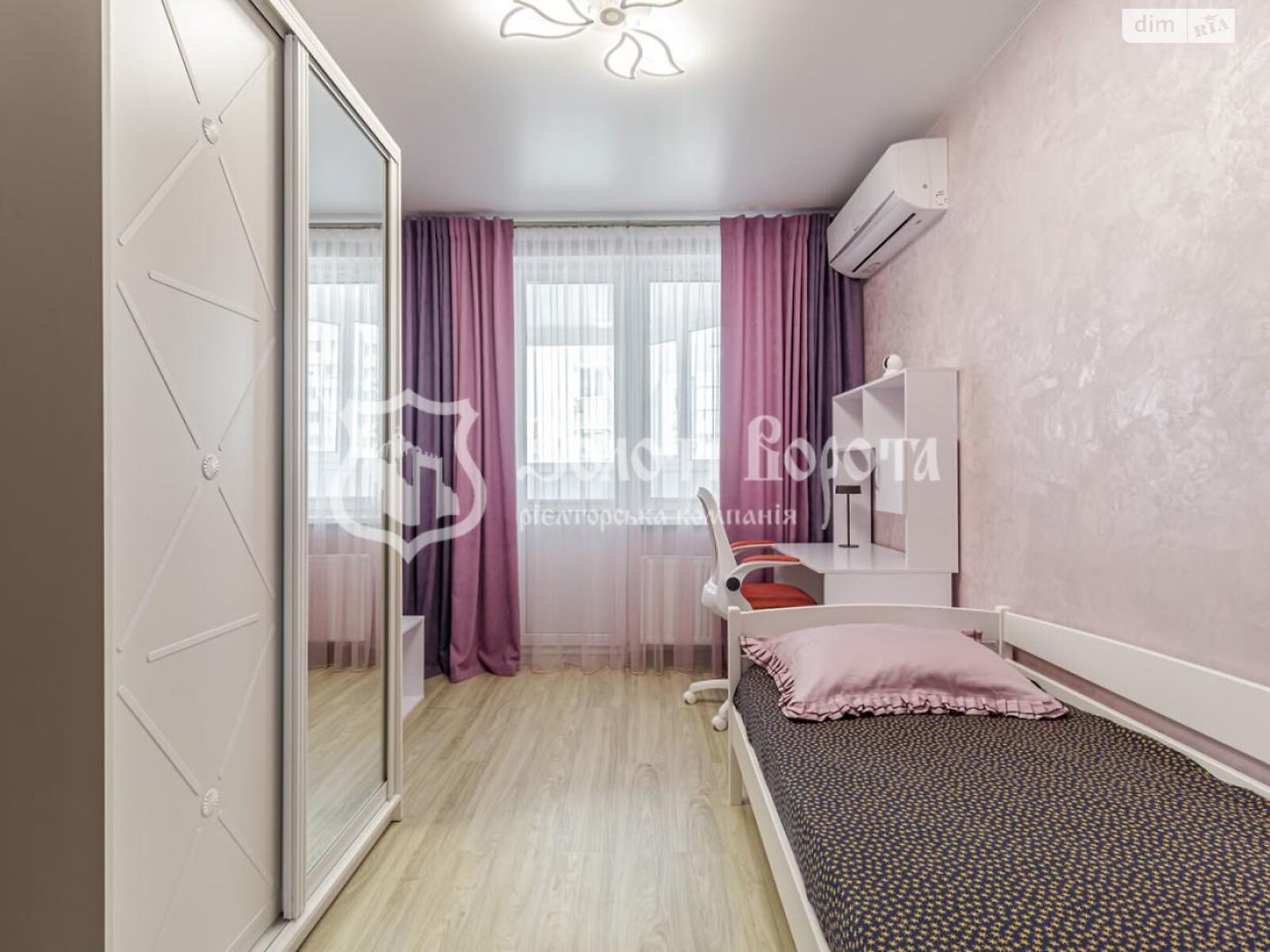 Продаж п`ятикімнатної квартири в Києві, на вул. Сергія Данченка 32Б, район Подільський фото 1 Продаж п`ятикімнатної квартири в Києві, на вул. Сергія Данченка 32Б, район Подільський фото 1