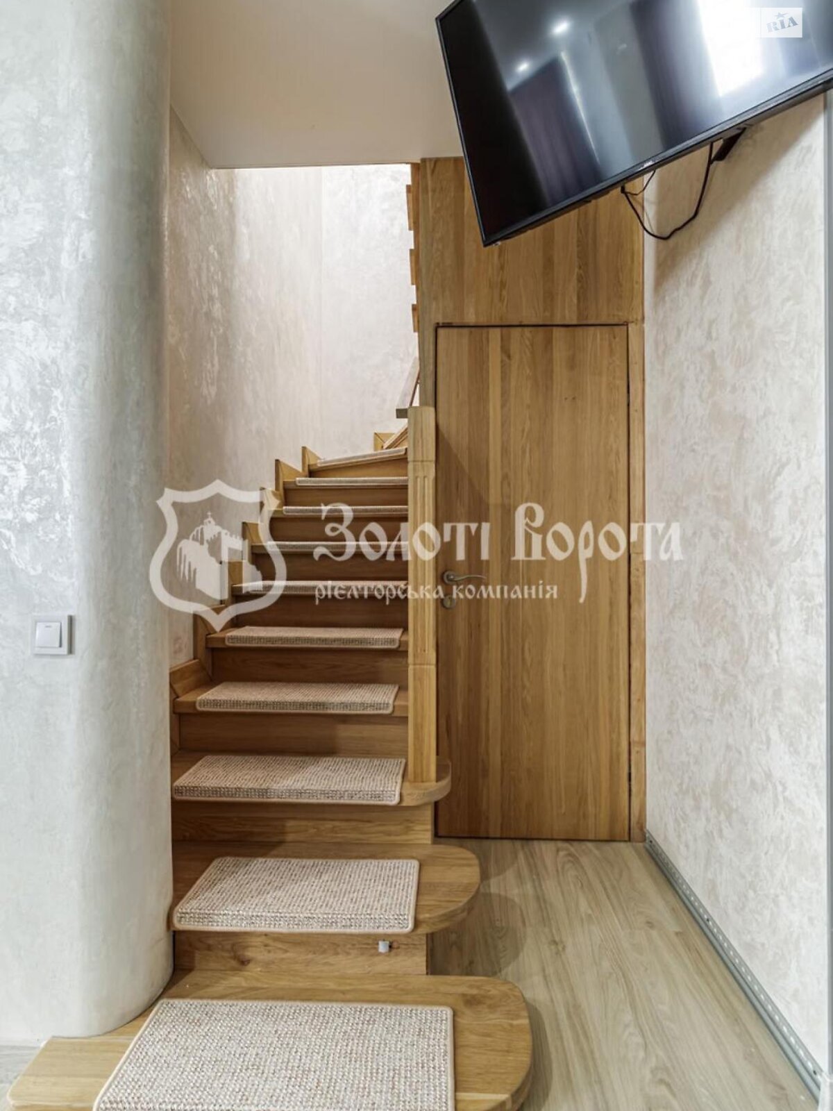 Продаж п`ятикімнатної квартири в Києві, на вул. Сергія Данченка 32Б, район Подільський фото 1 Продаж п`ятикімнатної квартири в Києві, на вул. Сергія Данченка 32Б, район Подільський фото 1