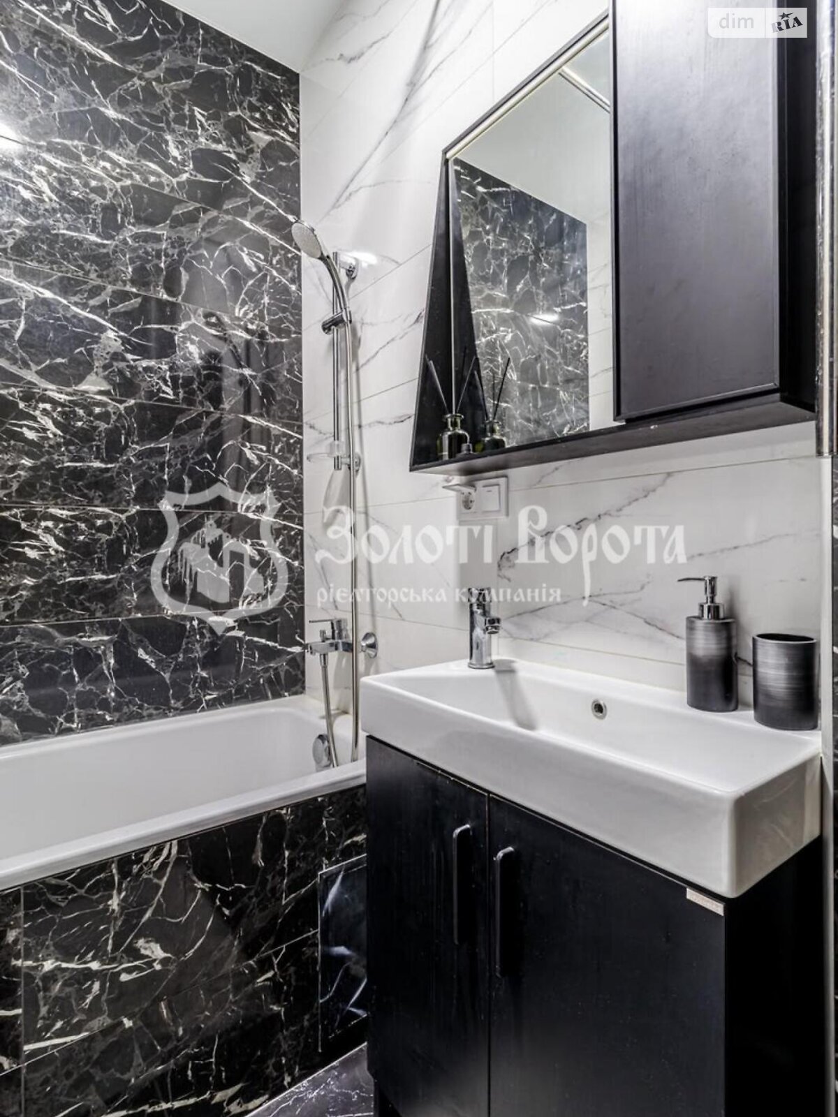 Продаж п`ятикімнатної квартири в Києві, на вул. Сергія Данченка 32Б, район Подільський фото 1 Продаж п`ятикімнатної квартири в Києві, на вул. Сергія Данченка 32Б, район Подільський фото 1