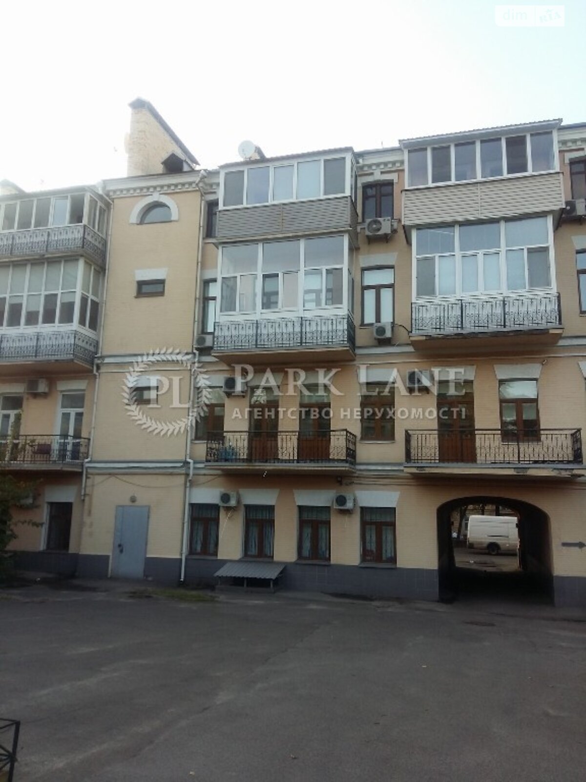 Продаж чотирикімнатної квартири в Києві, на вул. Верхній Вал 62, район Подільський фото 1