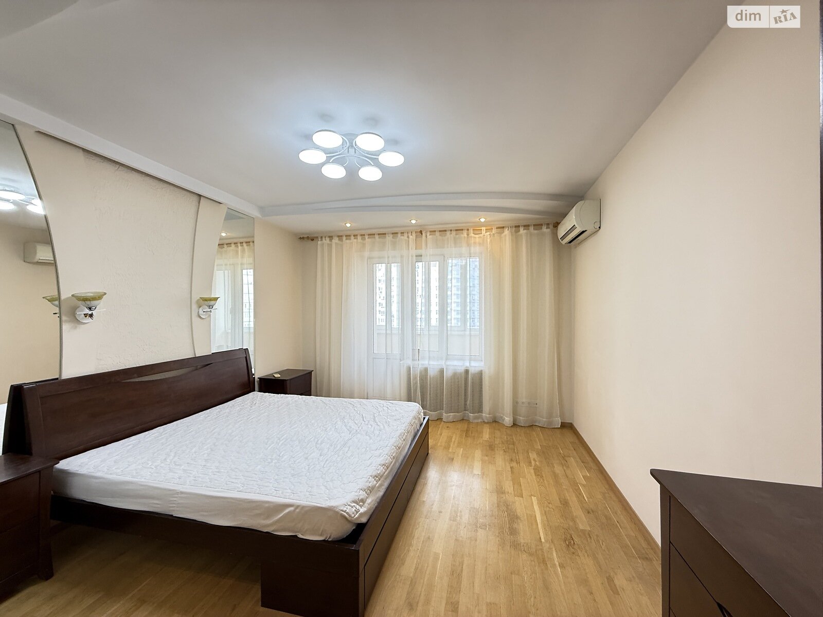 Продаж трикімнатної квартири в Києві, на вул. Ахматової Анни 31, район Позняки фото 1 Продаж трикімнатної квартири в Києві, на вул. Ахматової Анни 31, район Позняки фото 1