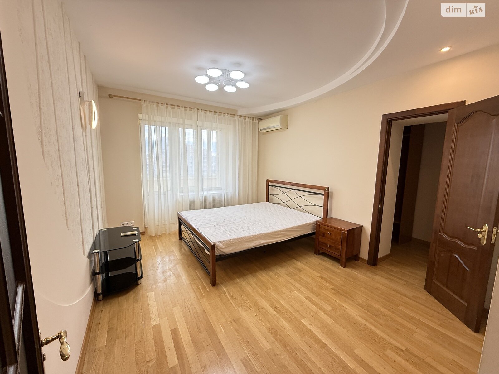 Продаж трикімнатної квартири в Києві, на вул. Ахматової Анни 31, район Позняки фото 1 Продаж трикімнатної квартири в Києві, на вул. Ахматової Анни 31, район Позняки фото 1