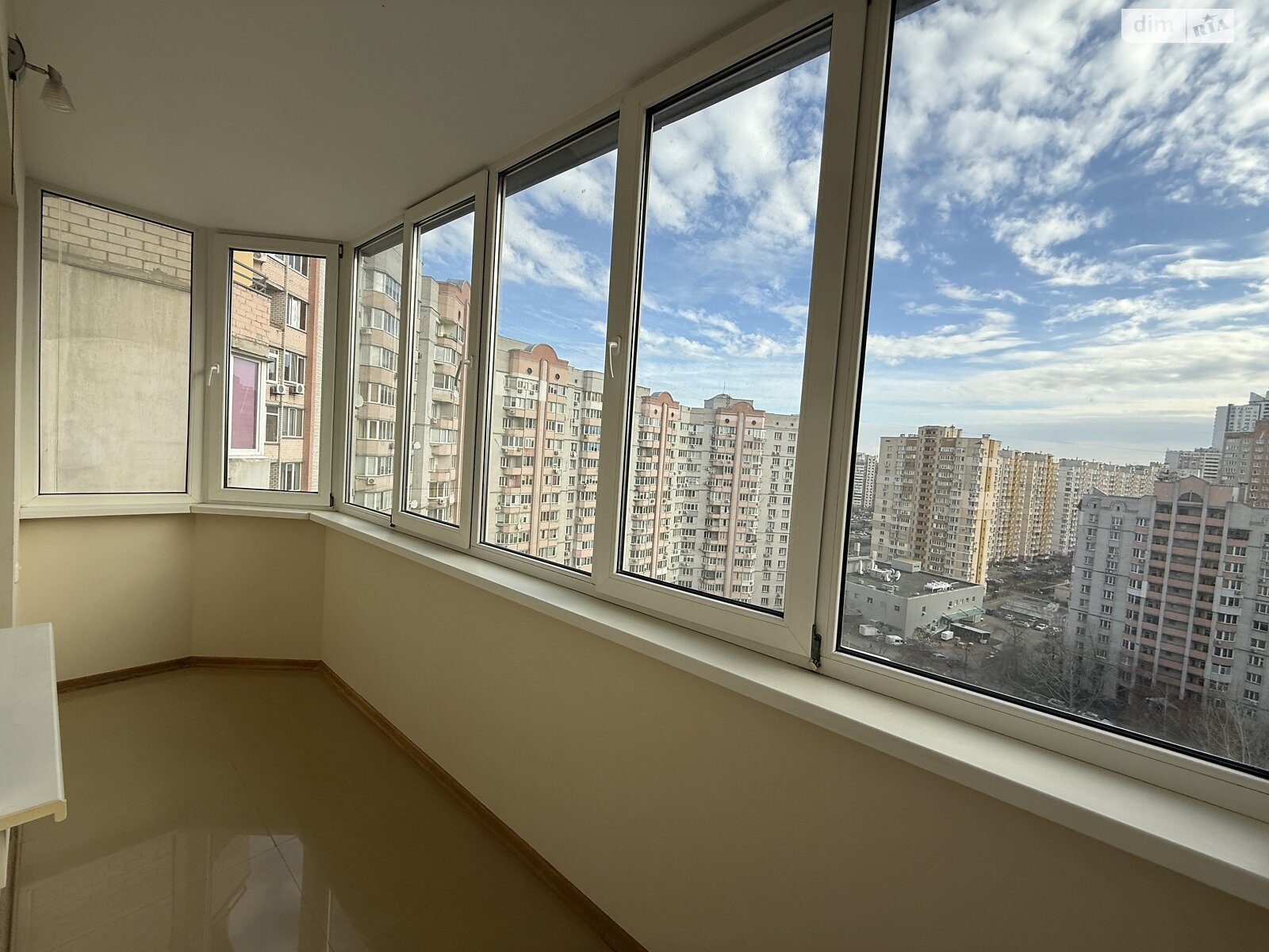 Продаж трикімнатної квартири в Києві, на вул. Ахматової Анни 31, район Позняки фото 1 Продаж трикімнатної квартири в Києві, на вул. Ахматової Анни 31, район Позняки фото 1