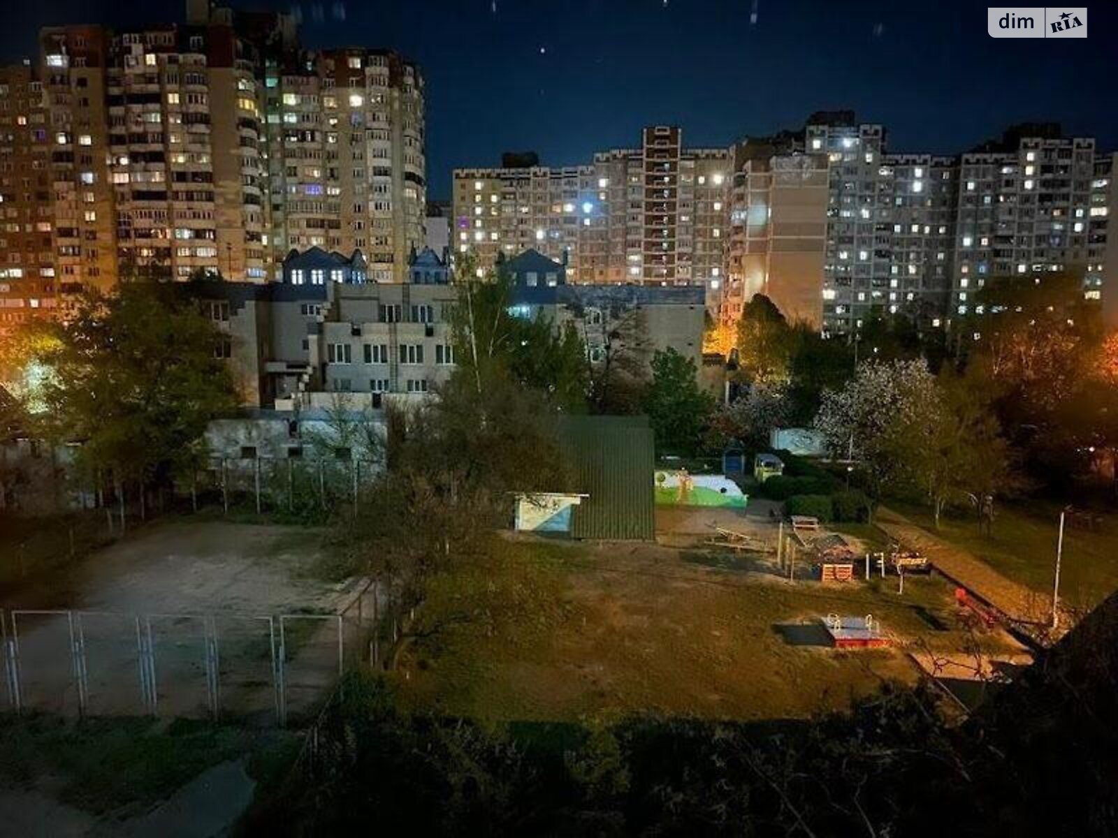 Продаж трикімнатної квартири в Києві, на вул. Ахматової Анни 5, район Позняки фото 1 Продаж трикімнатної квартири в Києві, на вул. Ахматової Анни 5, район Позняки фото 1