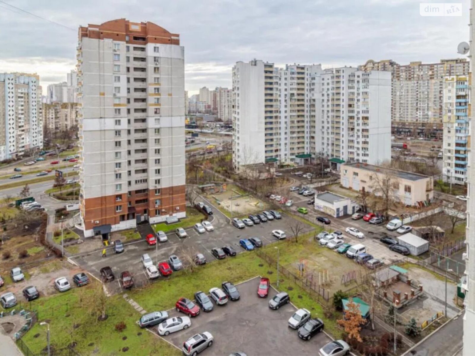 Продажа трехкомнатной квартиры в Киеве, на ул. Анны Ахматовой 16В, район Позняки фото 1 Продажа трехкомнатной квартиры в Киеве, на ул. Анны Ахматовой 16В, район Позняки фото 1
