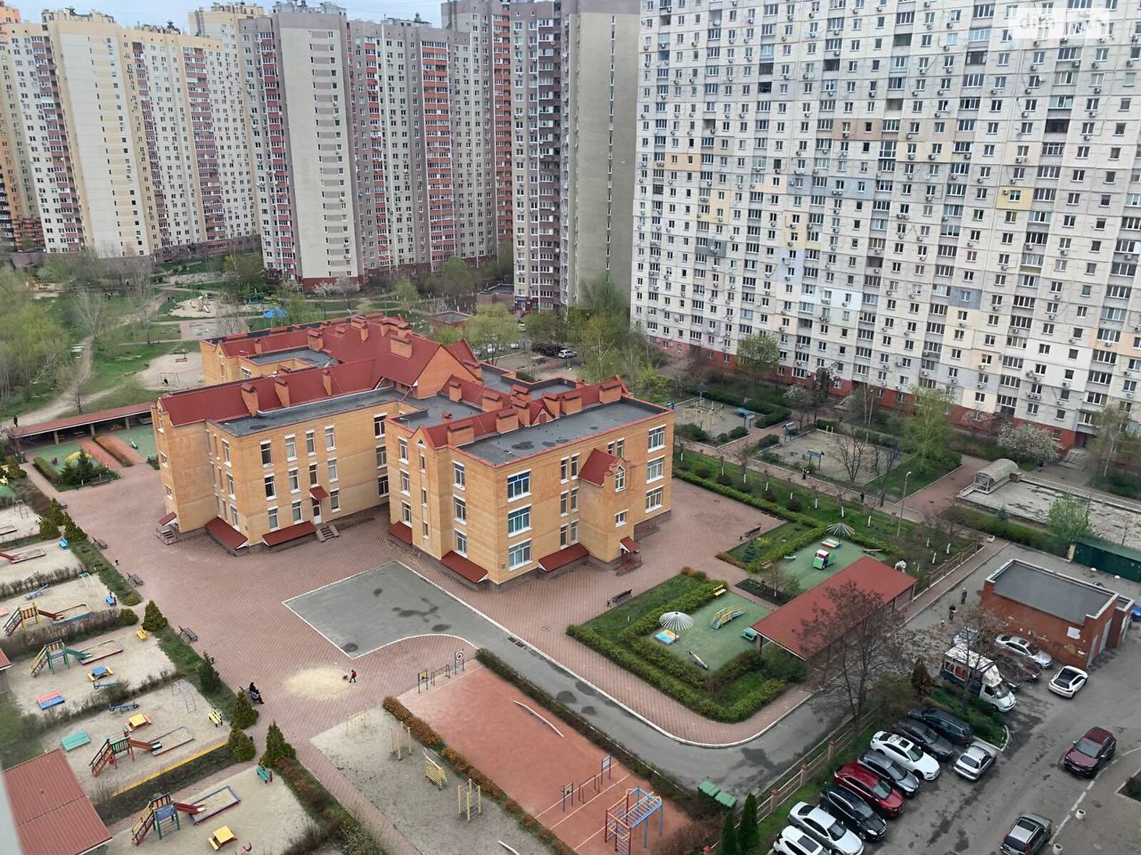 Продаж трикімнатної квартири в Києві, на вул. Ахматової Анни 24, район Позняки фото 1 Продаж трикімнатної квартири в Києві, на вул. Ахматової Анни 24, район Позняки фото 1