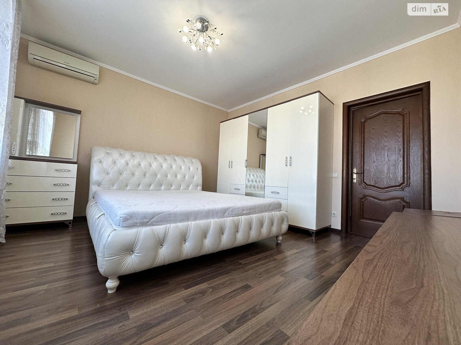 Продаж трикімнатної квартири в Києві, на наб. Дніпровська 19В, район Позняки фото 1 Продаж трикімнатної квартири в Києві, на наб. Дніпровська 19В, район Позняки фото 1