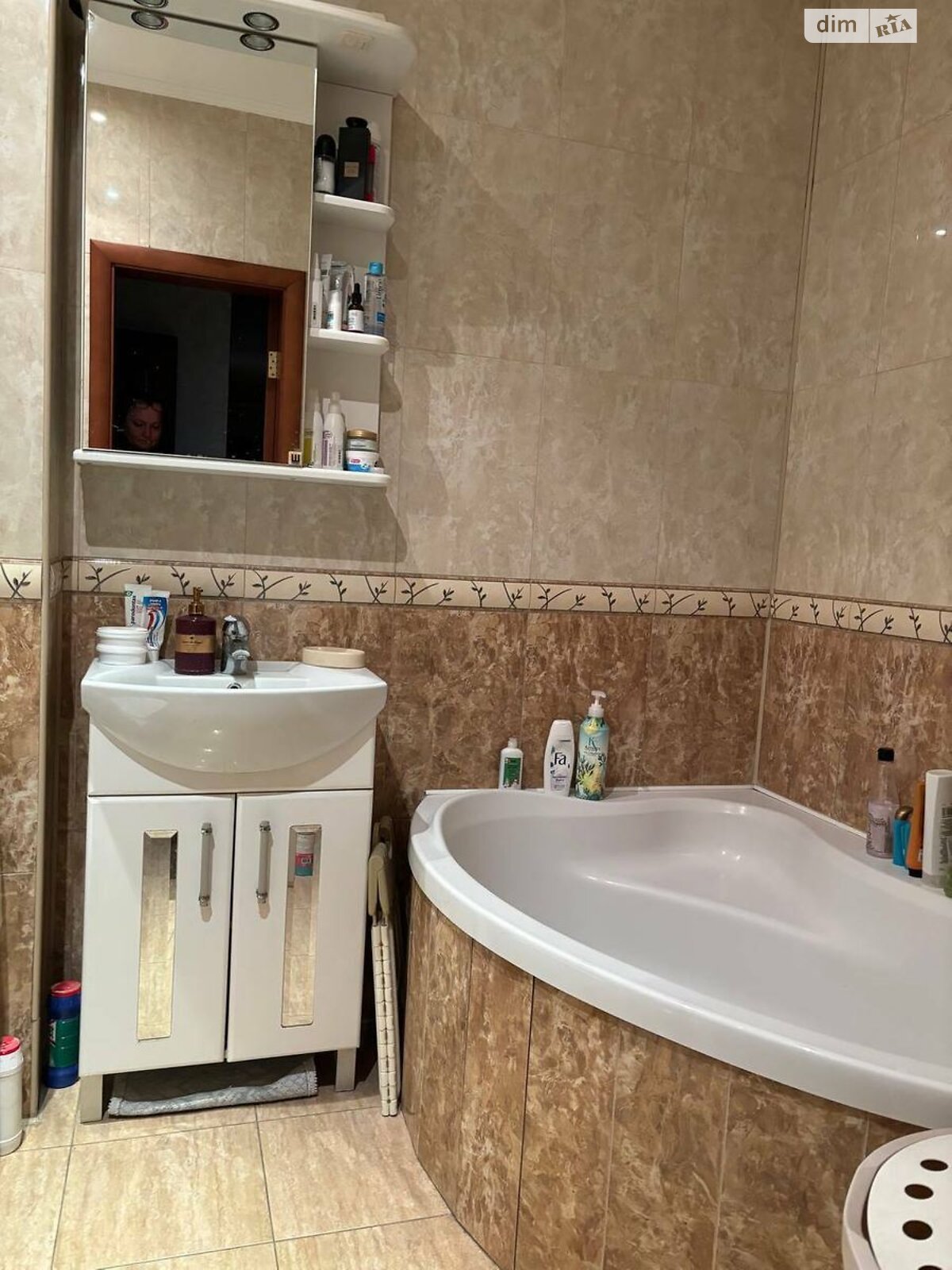 Продаж трикімнатної квартири в Києві, на вул. Драгоманова 6А, район Позняки фото 1 Продаж трикімнатної квартири в Києві, на вул. Драгоманова 6А, район Позняки фото 1