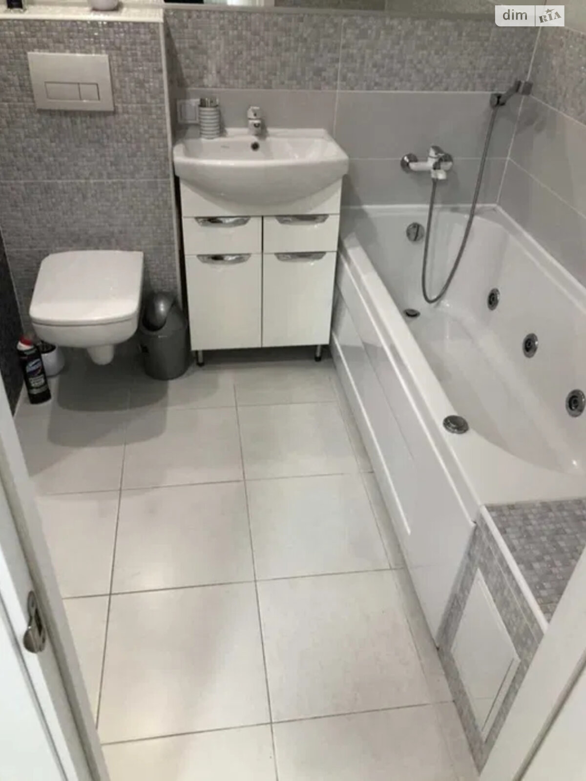 Продаж трикімнатної квартири в Києві, на вул. Драгоманова 2Б, район Позняки фото 1 Продаж трикімнатної квартири в Києві, на вул. Драгоманова 2Б, район Позняки фото 1