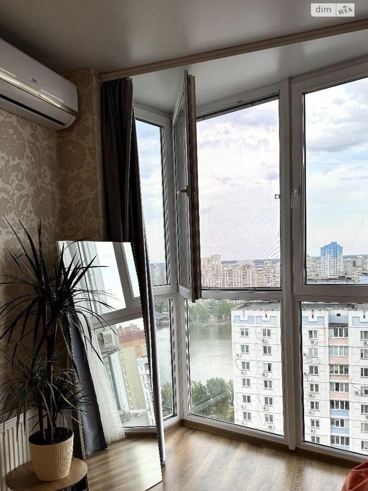 Продаж однокімнатної квартири в Києві, на вул. Драгоманова, район Позняки фото 1 Продаж однокімнатної квартири в Києві, на вул. Драгоманова, район Позняки фото 1
