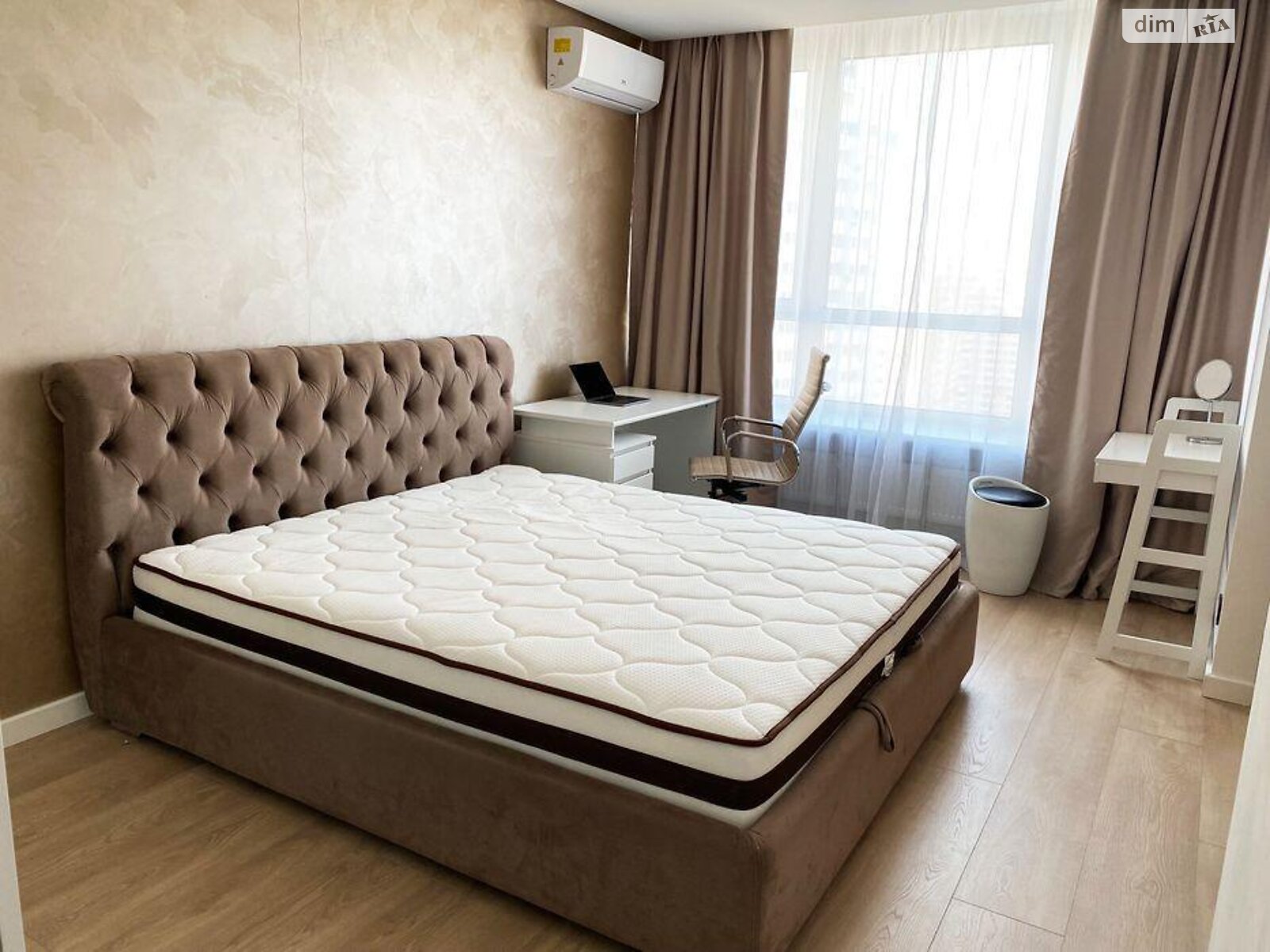 Продаж трикімнатної квартири в Києві, на вул. Драгоманова 2Б, район Позняки фото 1 Продаж трикімнатної квартири в Києві, на вул. Драгоманова 2Б, район Позняки фото 1