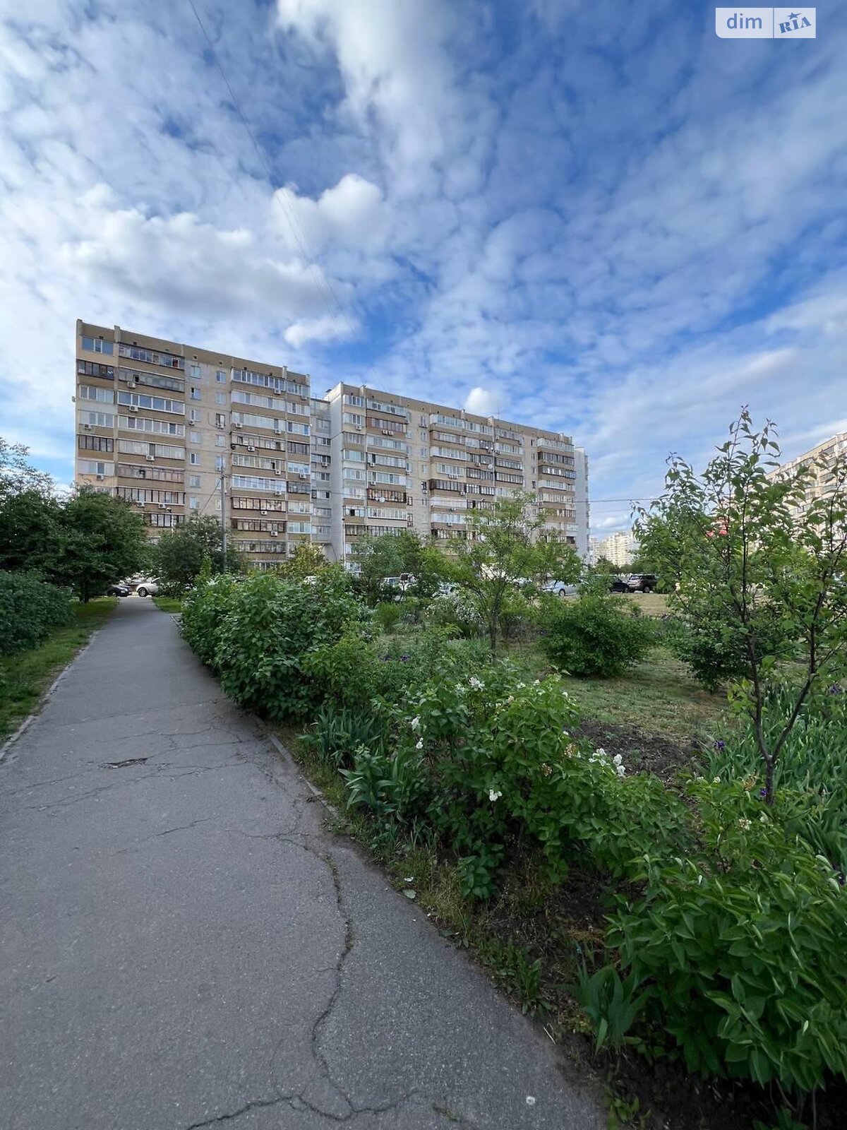 Продаж трикімнатної квартири в Києві, на вул. Драгоманова 42, район Позняки фото 1 Продаж трикімнатної квартири в Києві, на вул. Драгоманова 42, район Позняки фото 1