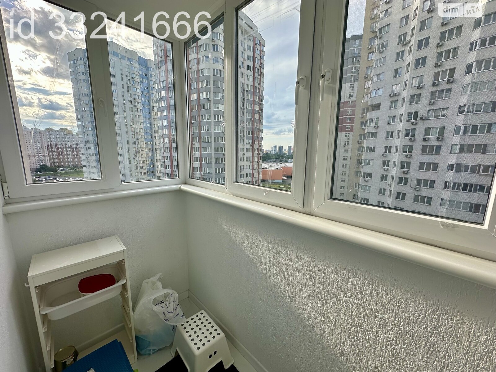 Продаж трикімнатної квартири в Києві, на вул. Олени Пчілки 7, район Позняки фото 1 Продаж трикімнатної квартири в Києві, на вул. Олени Пчілки 7, район Позняки фото 1