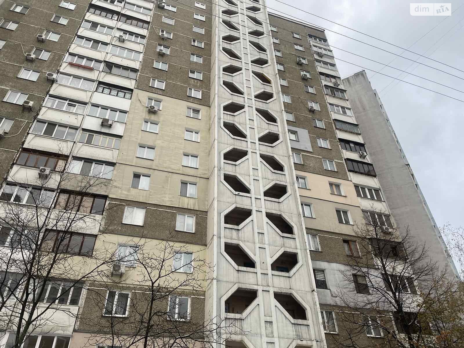 Продажа трехкомнатной квартиры в Киеве, на ул. Анны Ахматовой 17, район Позняки фото 1